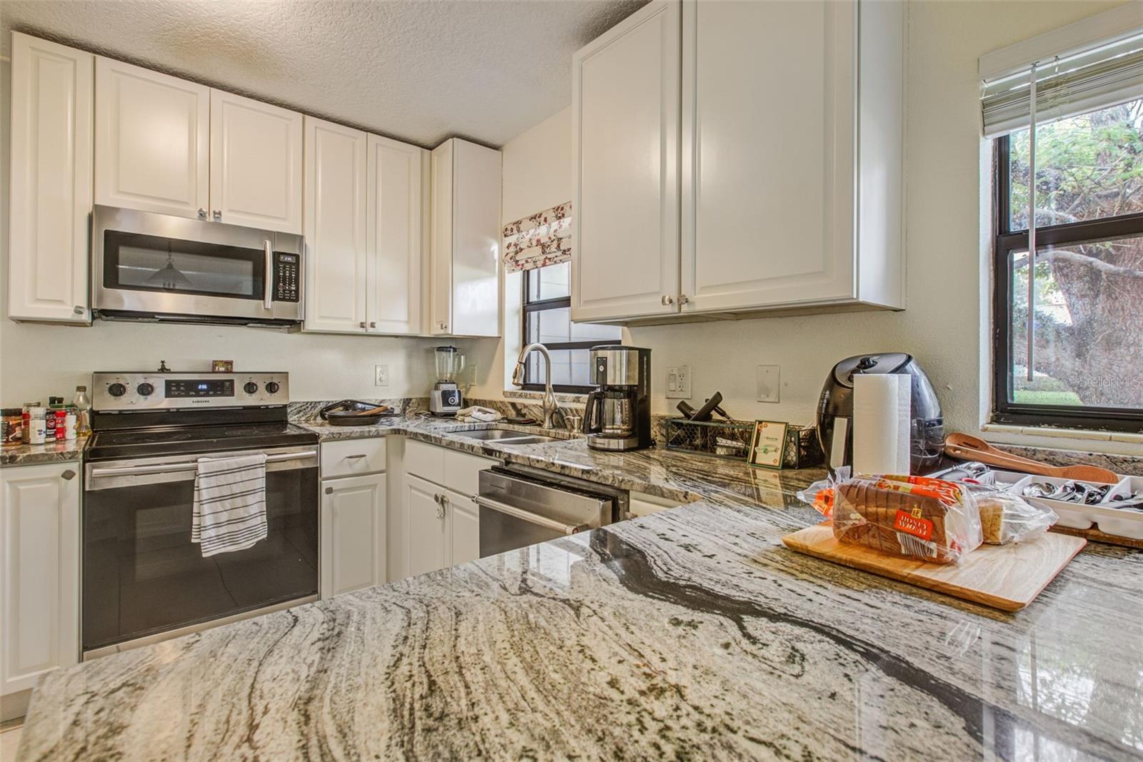 ROBINSON OAKS - Residential