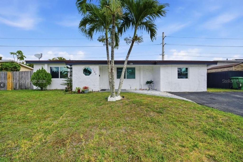 Photo of 1185 NW 92nd Avenue, Pembroke Pines, FL 33024 (MLS # S5147181)