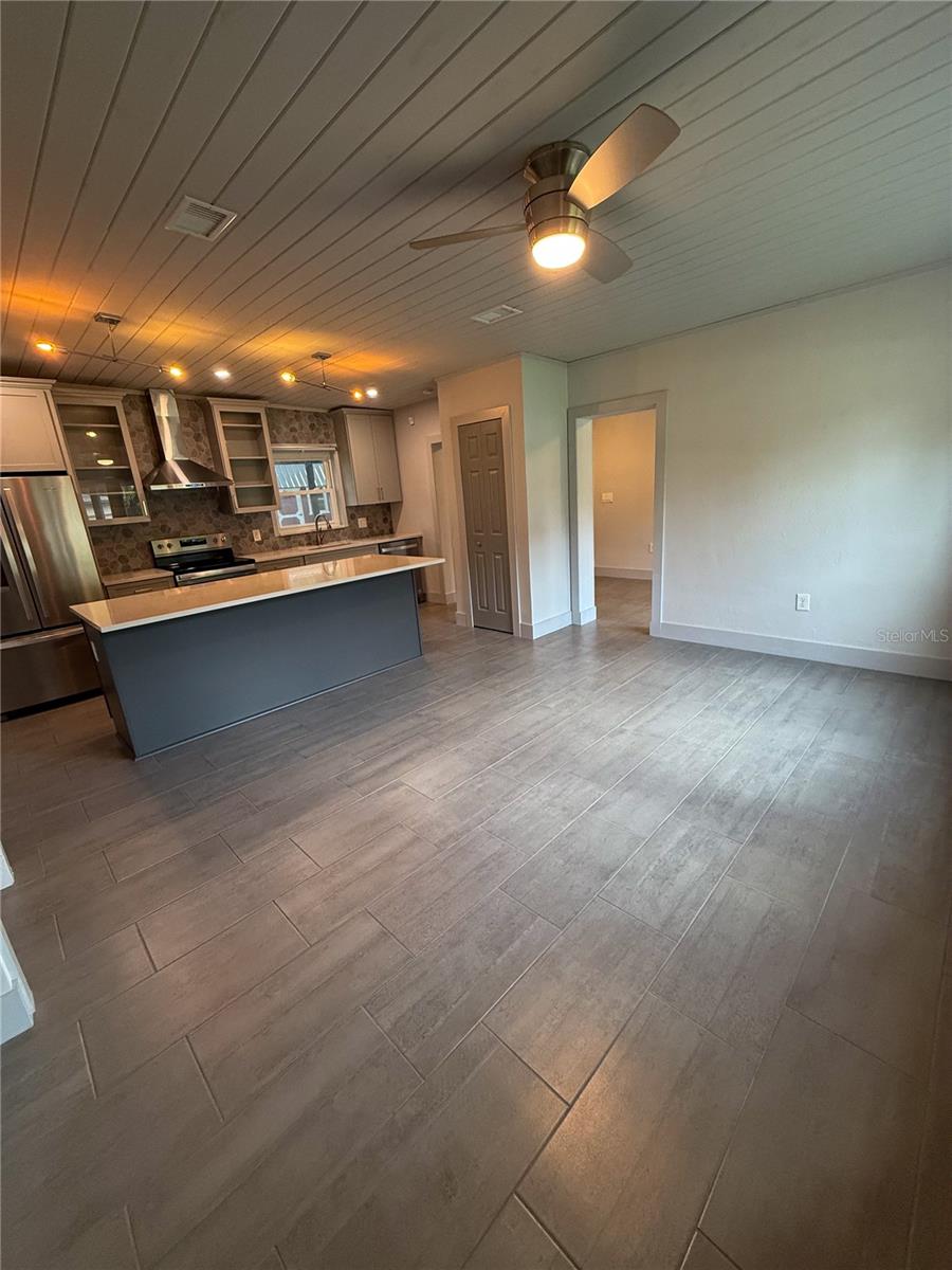 2414 ILLINOIS STREET