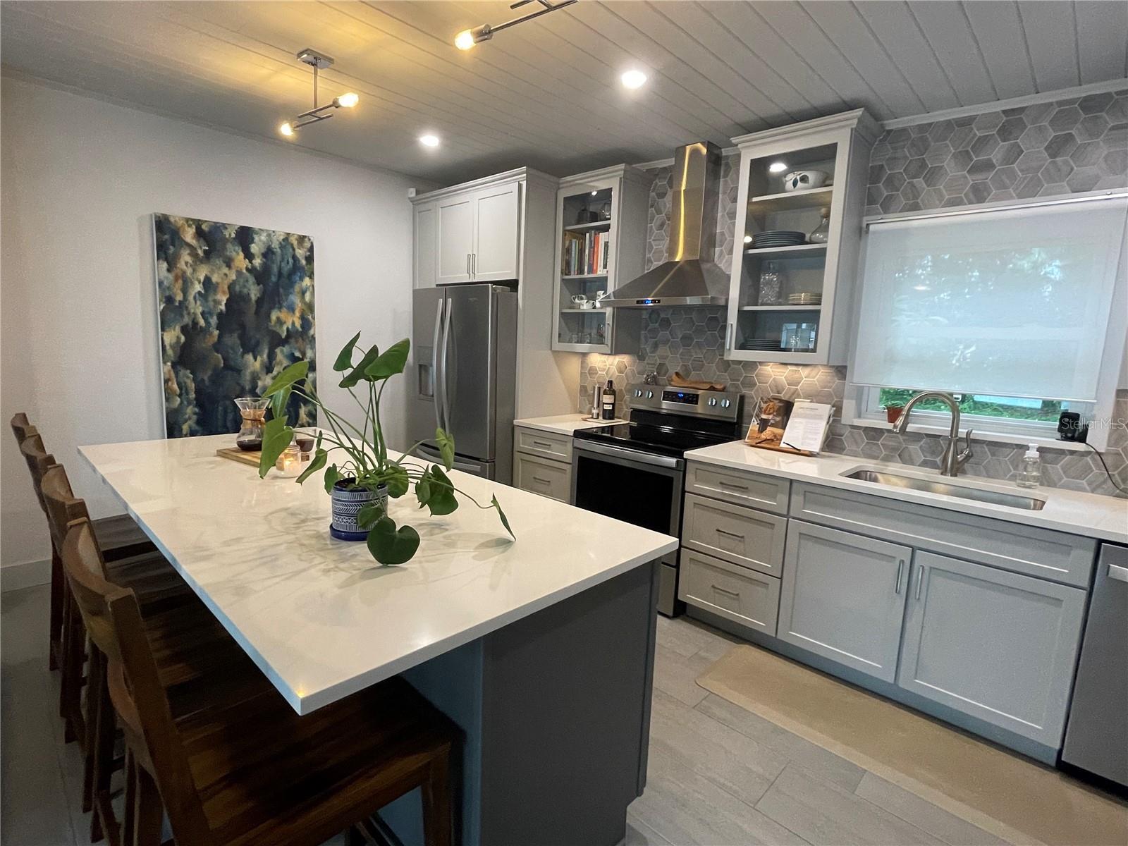 2414 ILLINOIS STREET