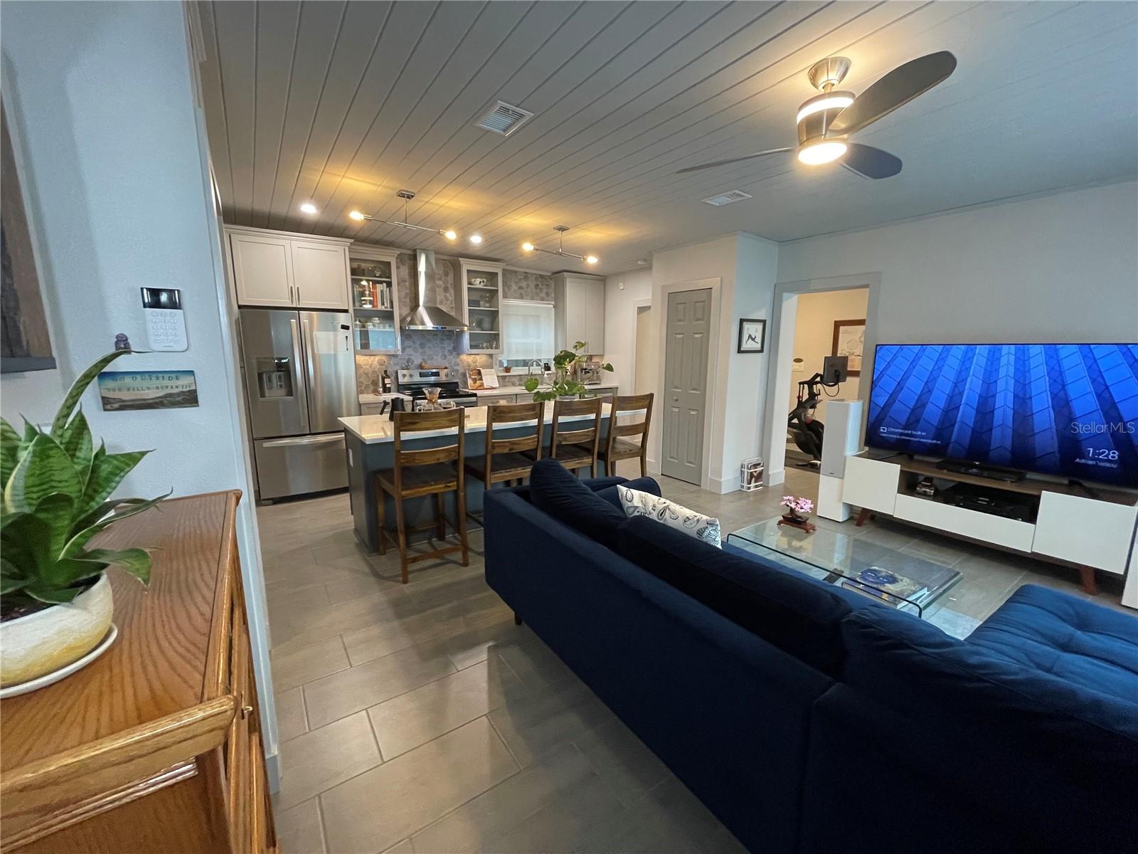 2414 ILLINOIS STREET