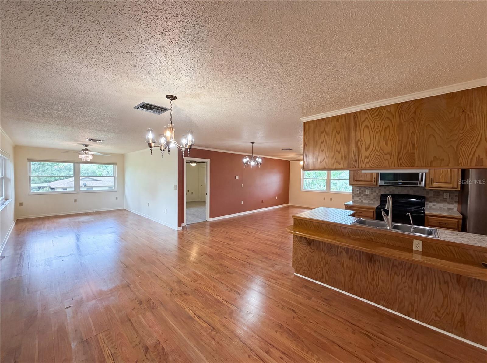 1641 S VALERIE POINT