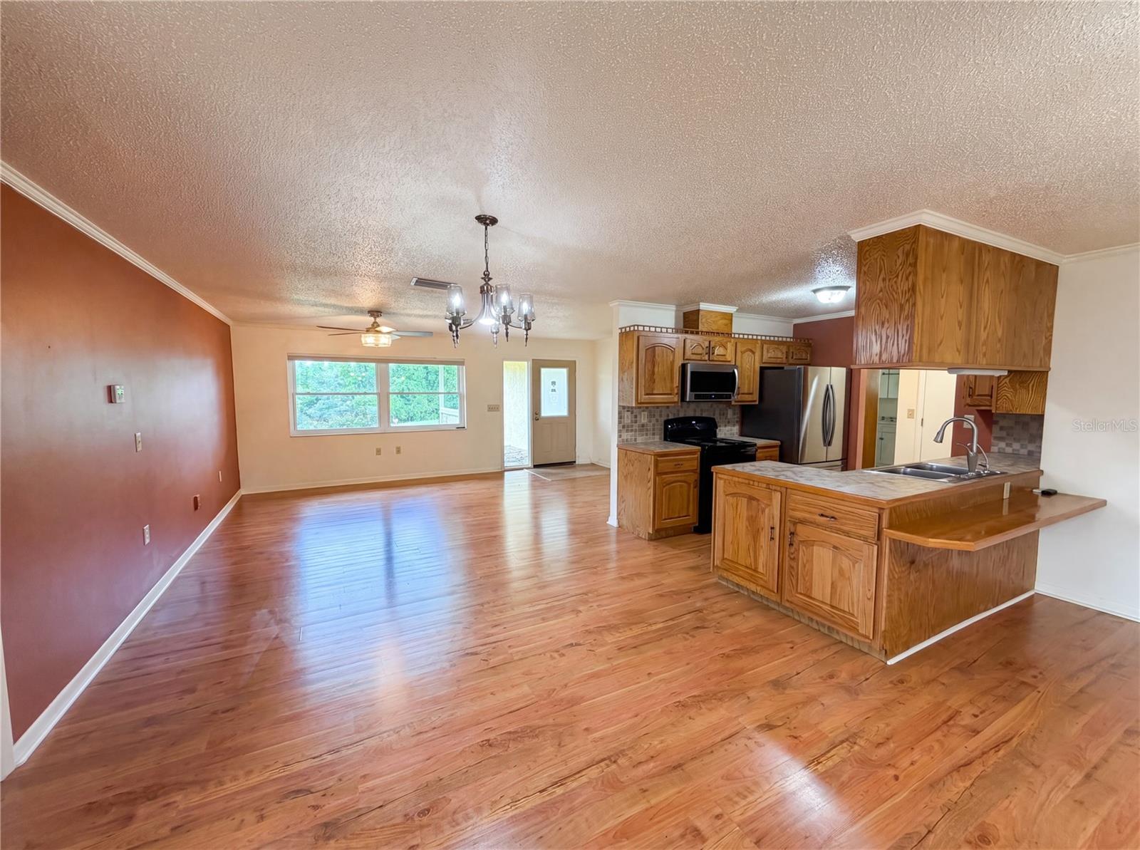1641 S VALERIE POINT