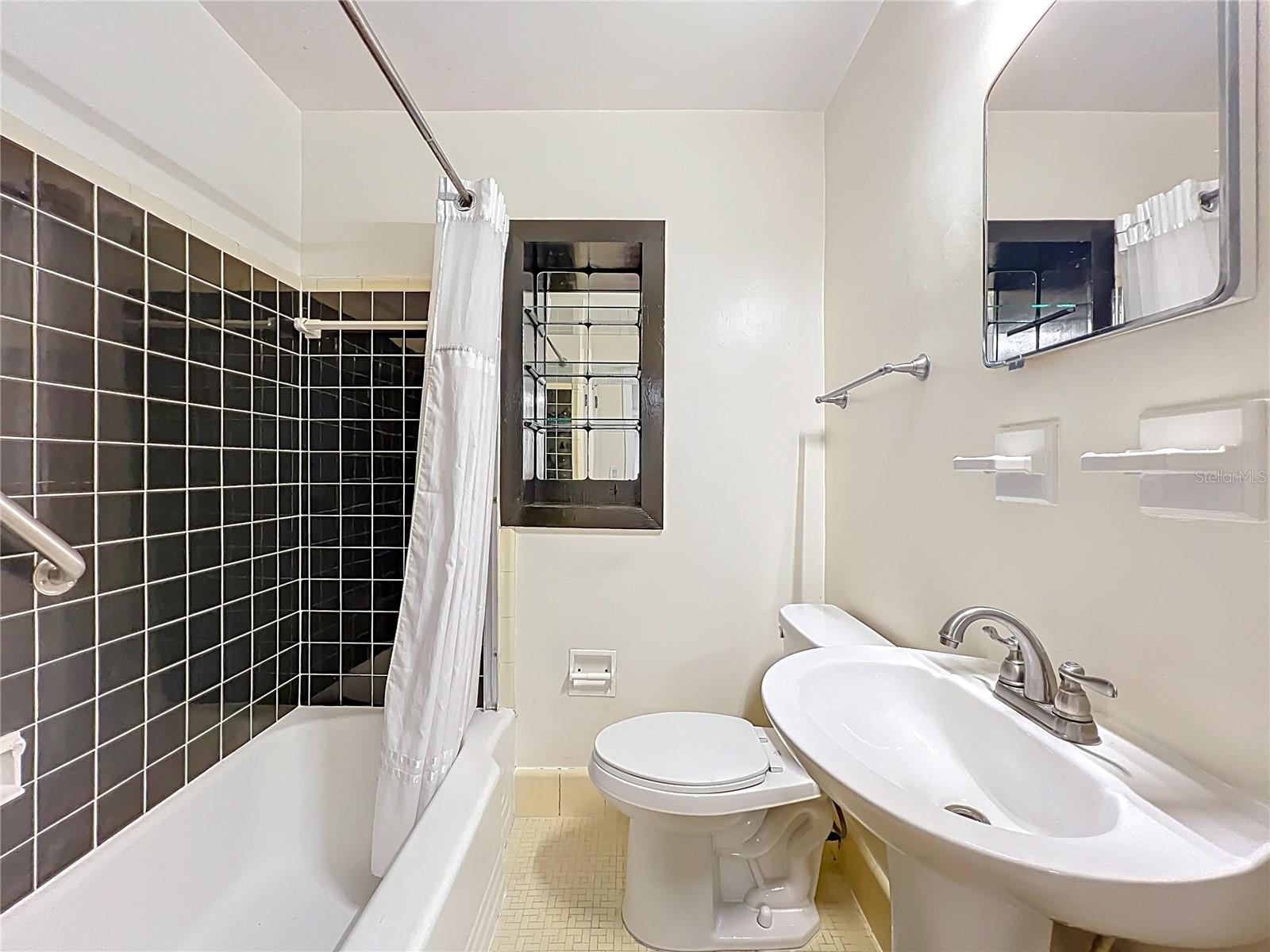 REPLAT MONTEREY SUB - Residential