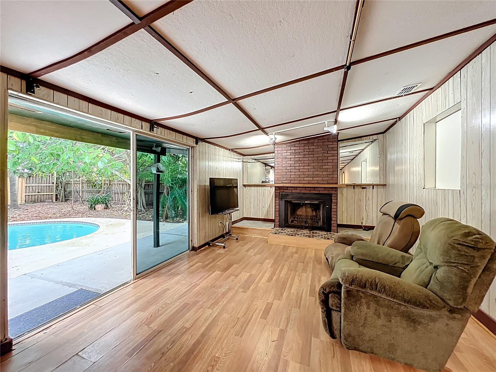 REPLAT MONTEREY SUB - Residential