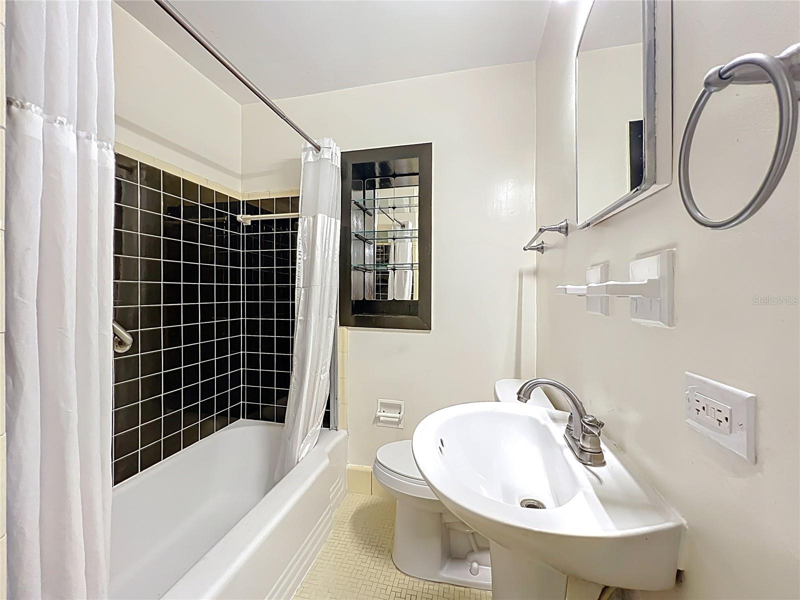 REPLAT MONTEREY SUB - Residential