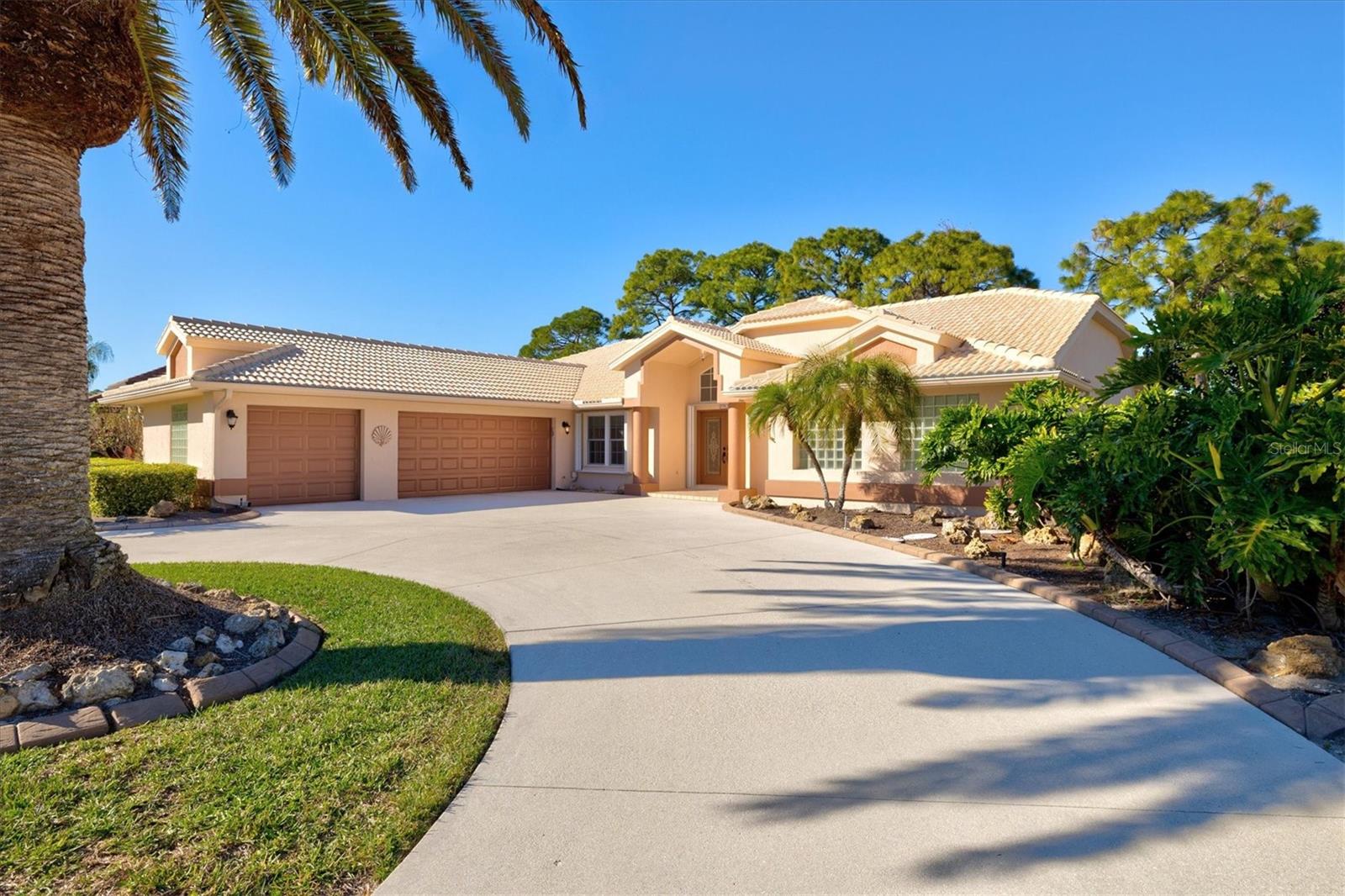 CALUSA LAKES - Residential