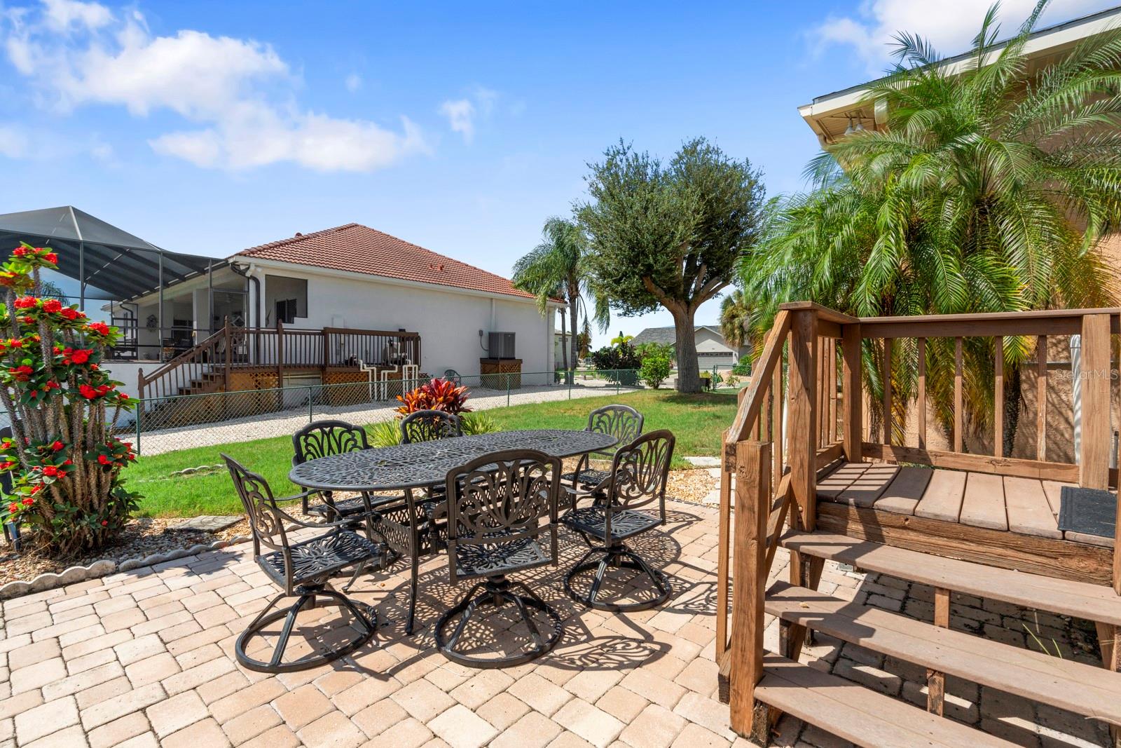 APOLLO BEACH UNIT 06 - Residential