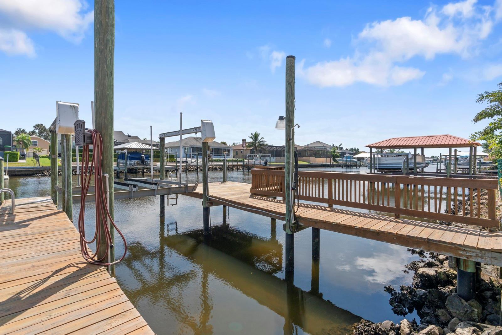 APOLLO BEACH UNIT 06 - Residential