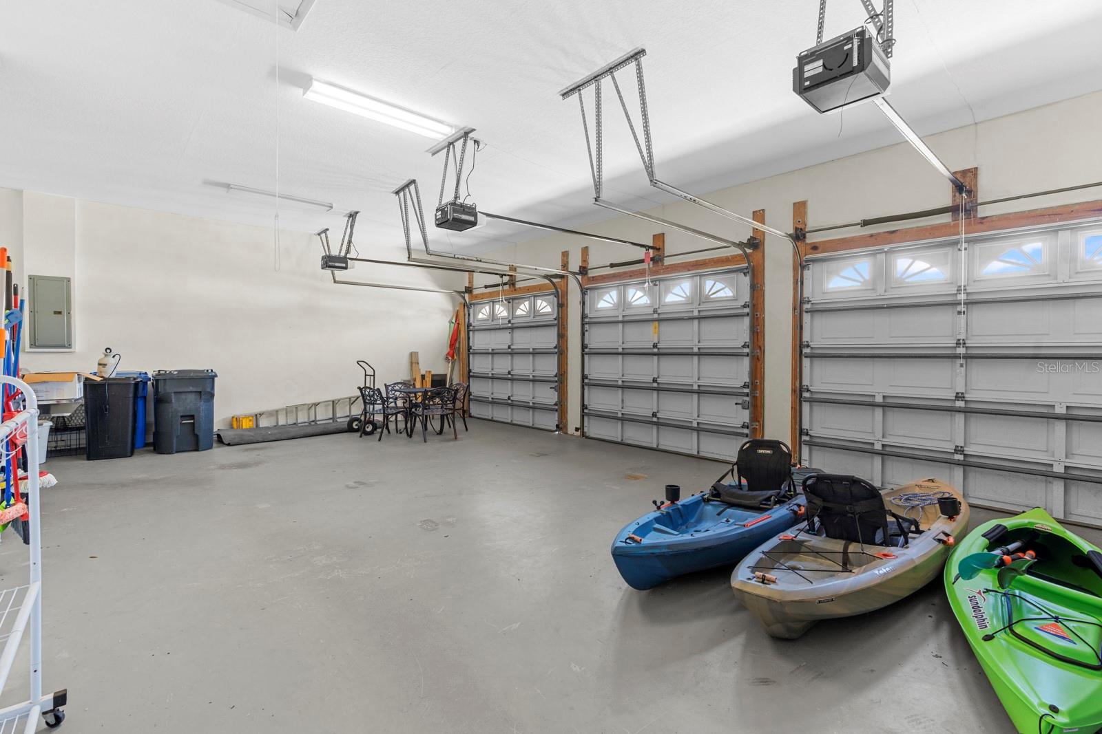 APOLLO BEACH UNIT 06 - Residential