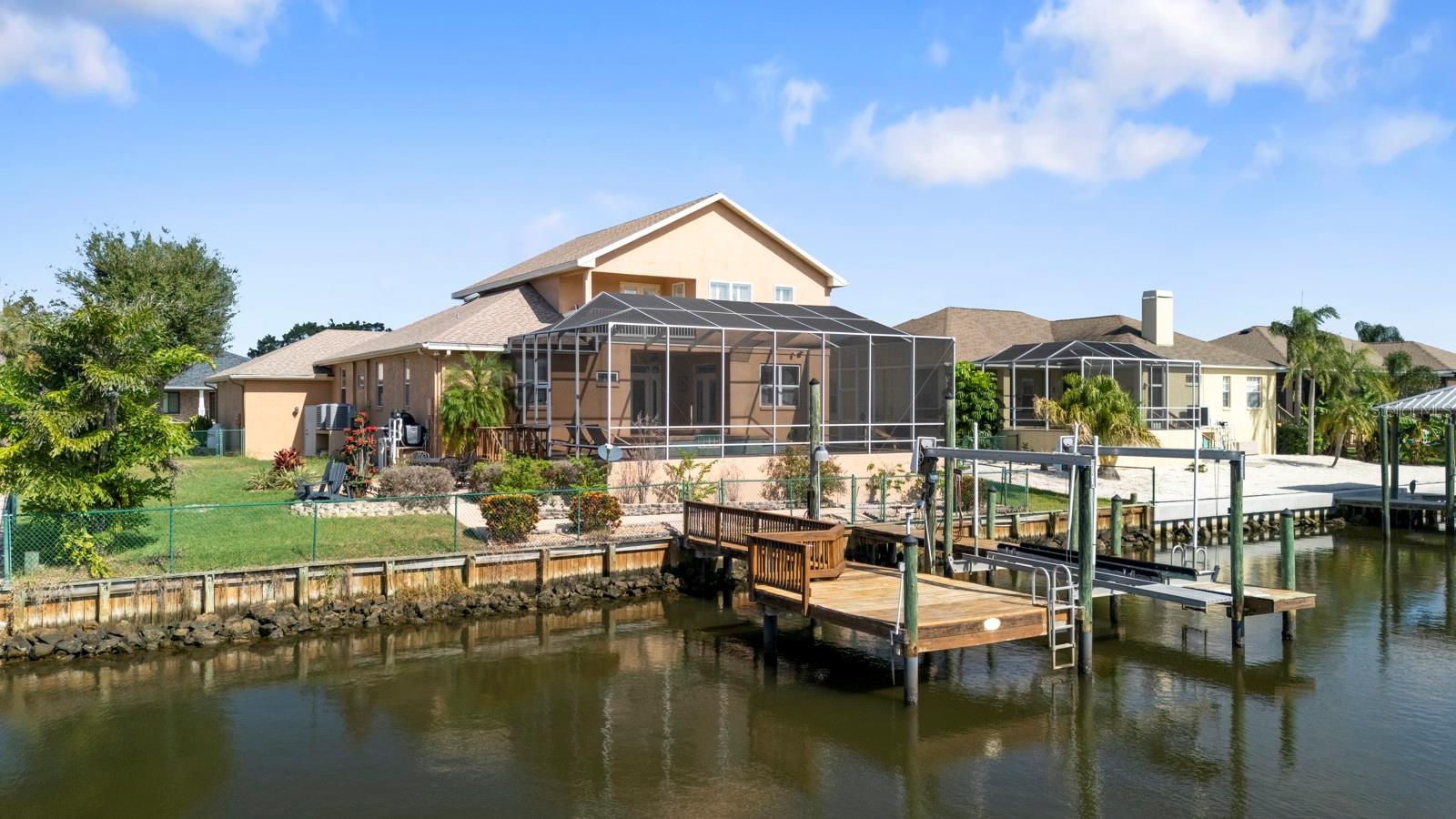 APOLLO BEACH UNIT 06 - Residential