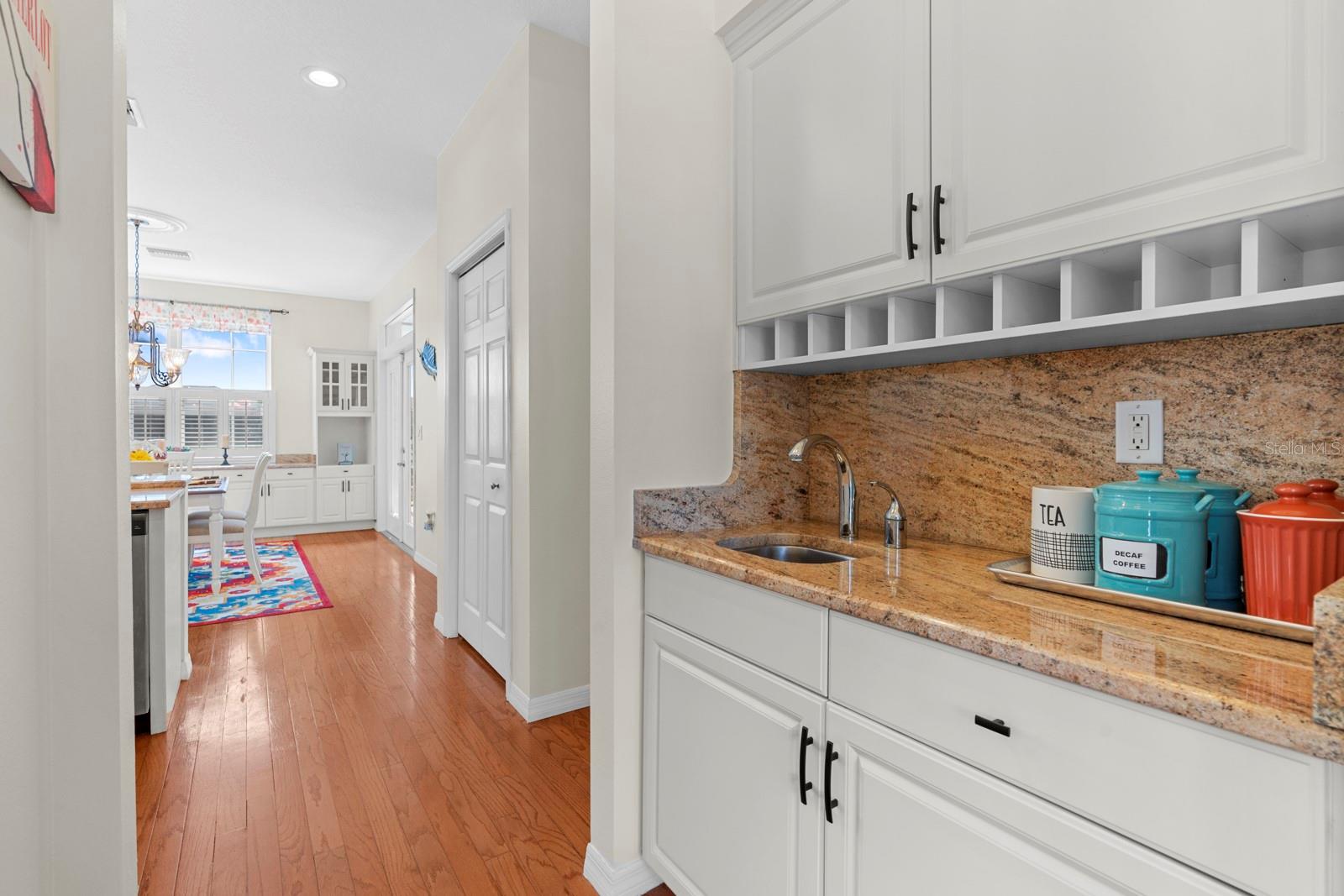 APOLLO BEACH UNIT 06 - Residential