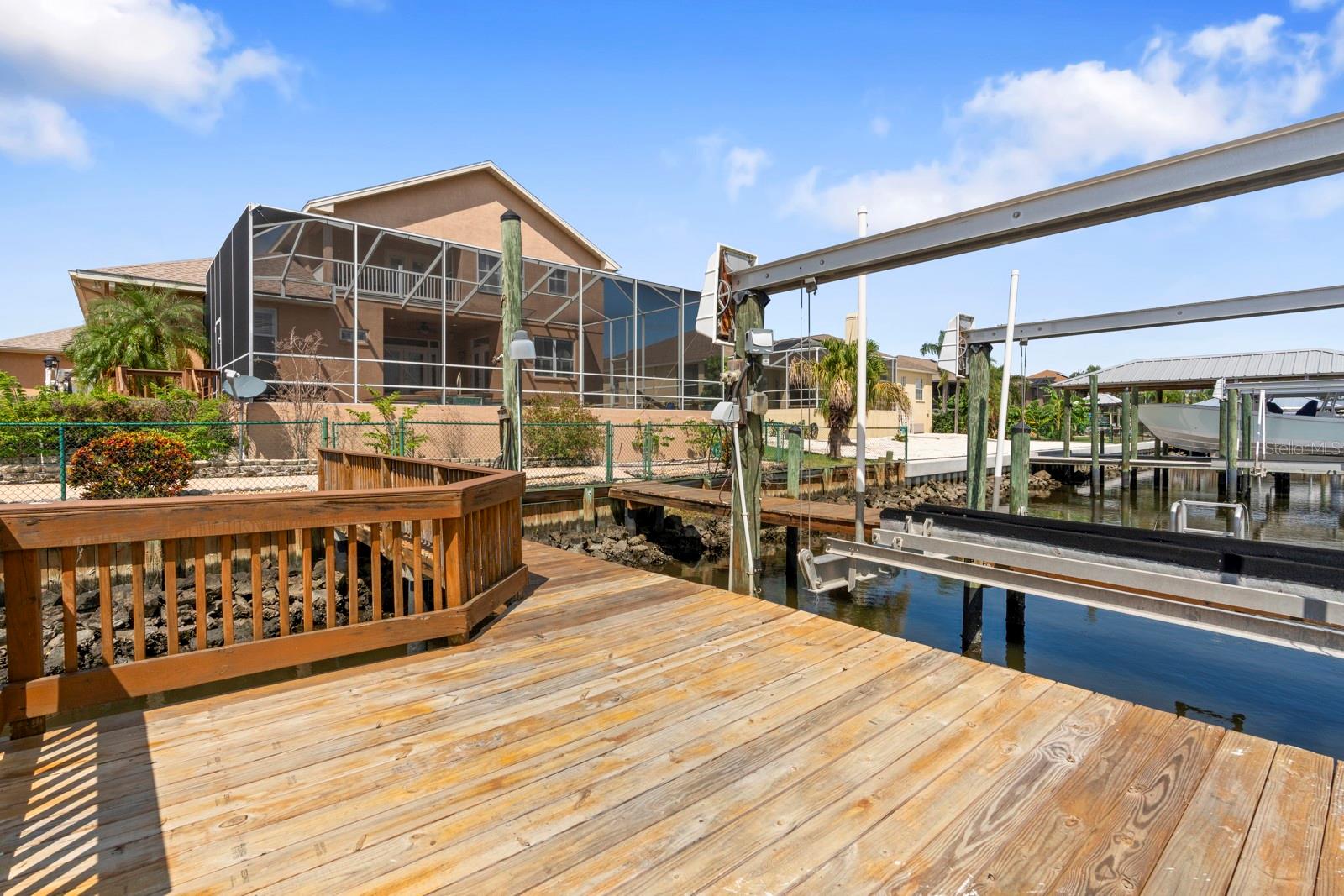 APOLLO BEACH UNIT 06 - Residential