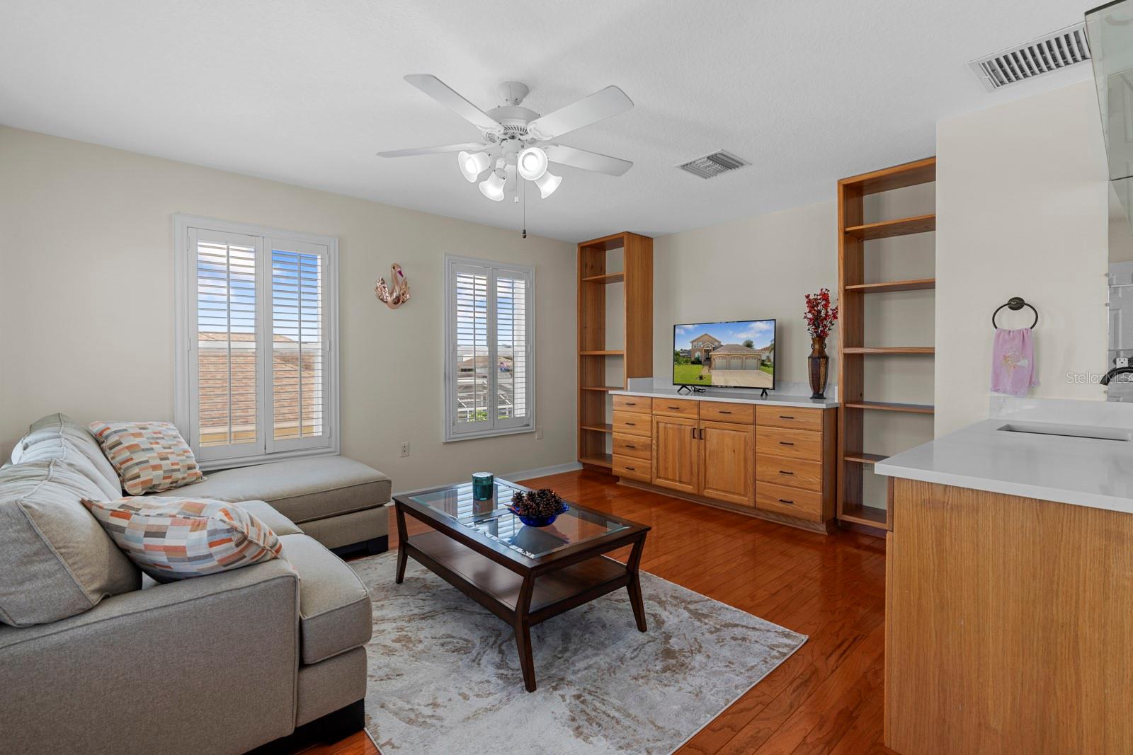 APOLLO BEACH UNIT 06 - Residential