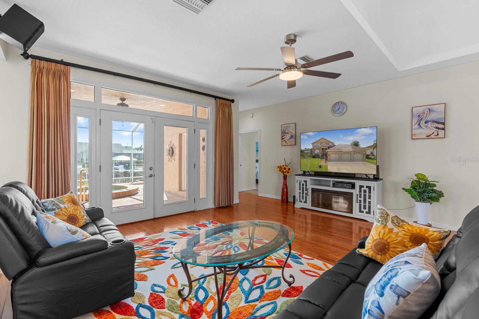 APOLLO BEACH UNIT 06 - Residential