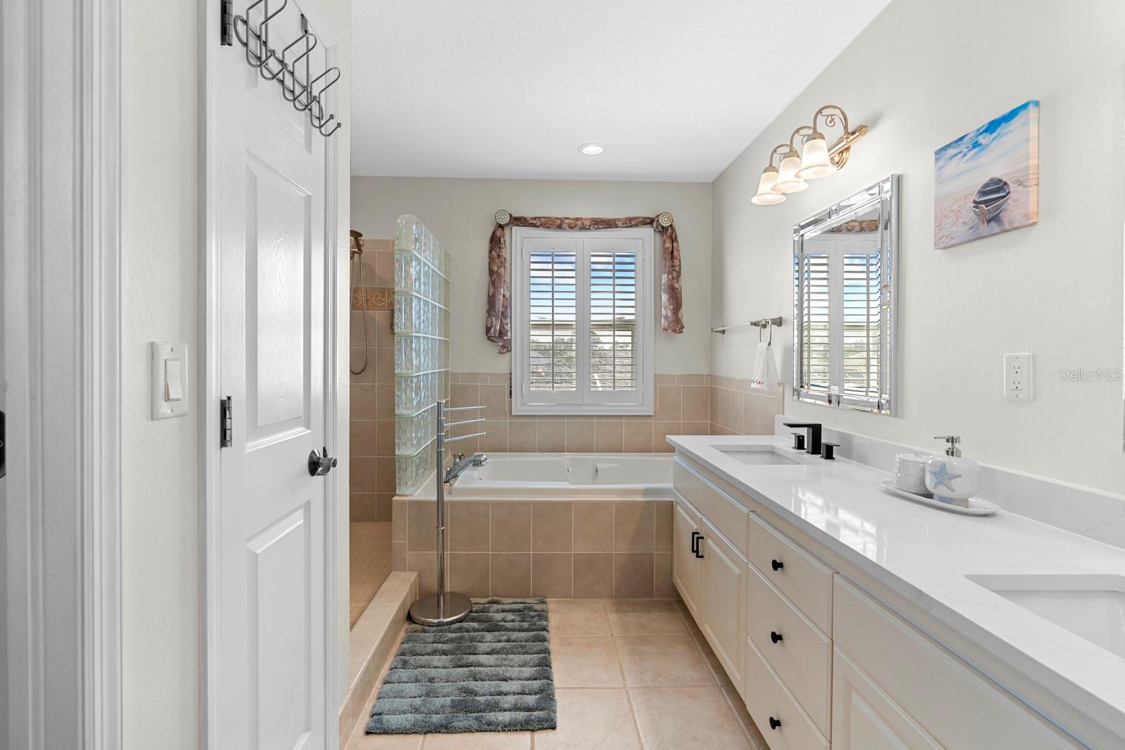 APOLLO BEACH UNIT 06 - Residential