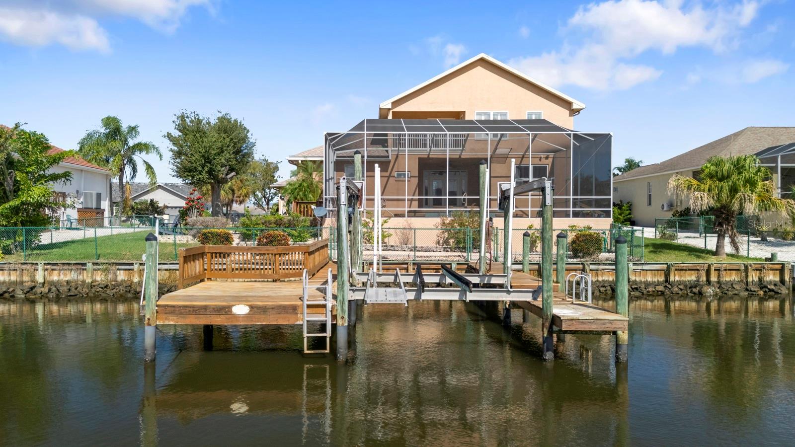 APOLLO BEACH UNIT 06 - Residential