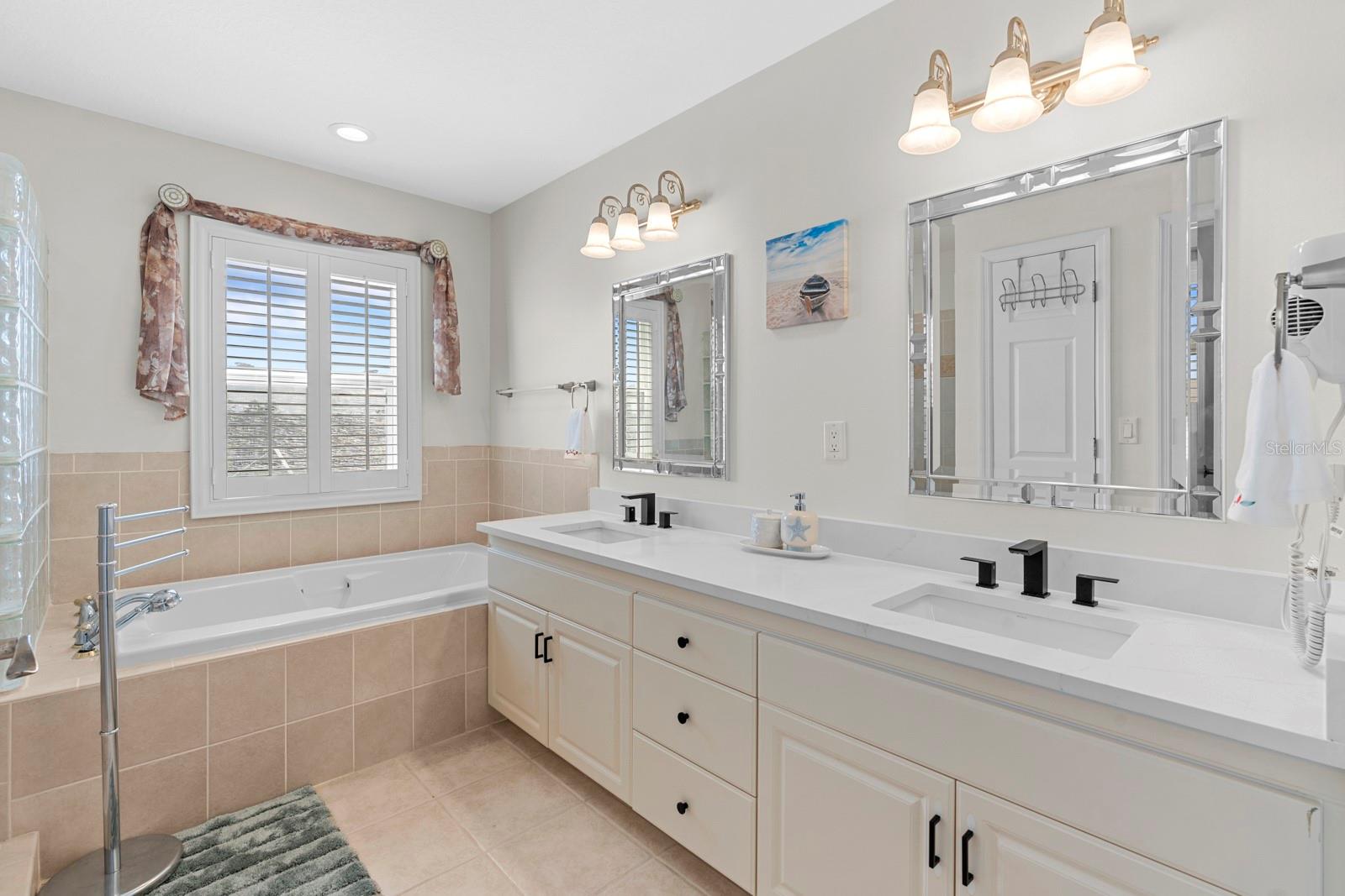 APOLLO BEACH UNIT 06 - Residential