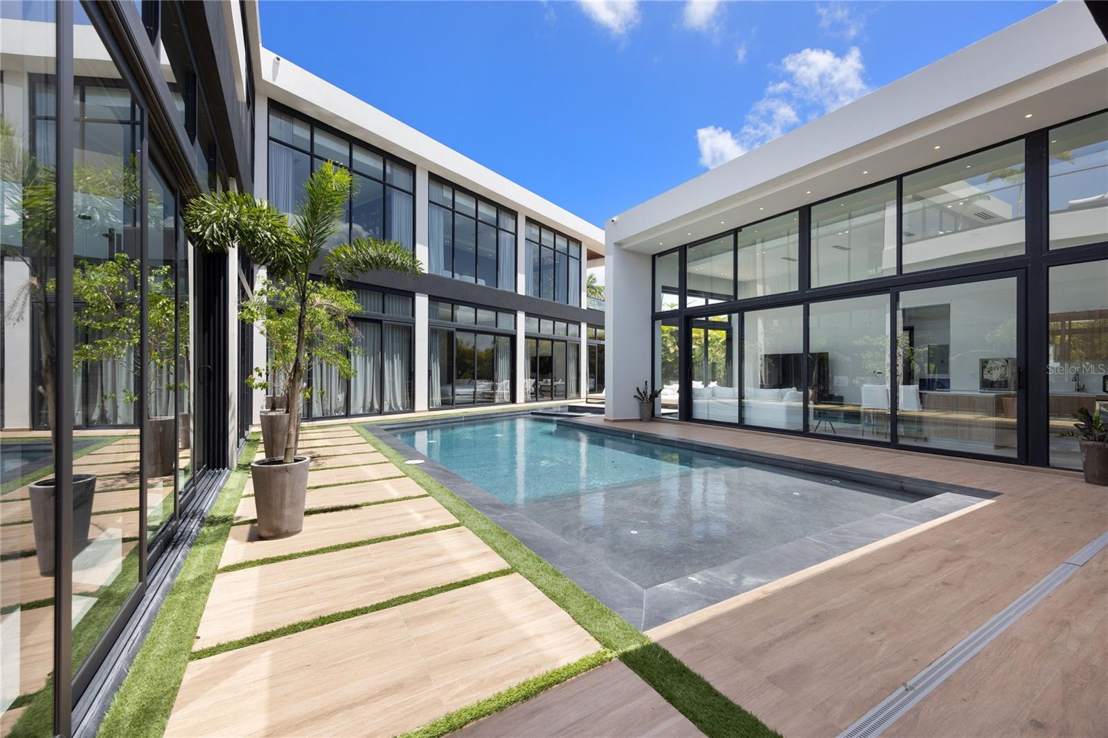 DORADO COUNTRY ESTATES - Residential