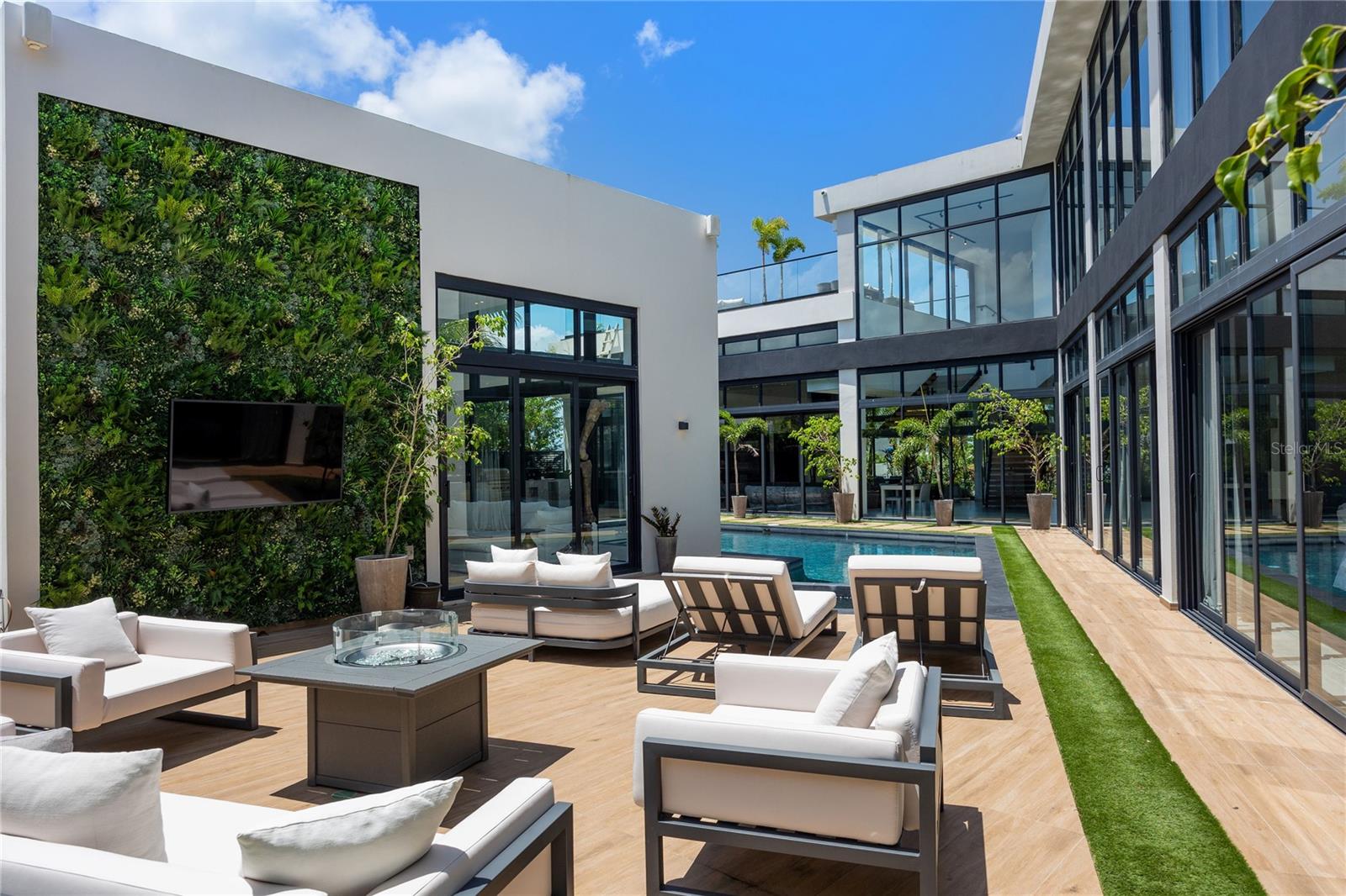 DORADO COUNTRY ESTATES - Residential