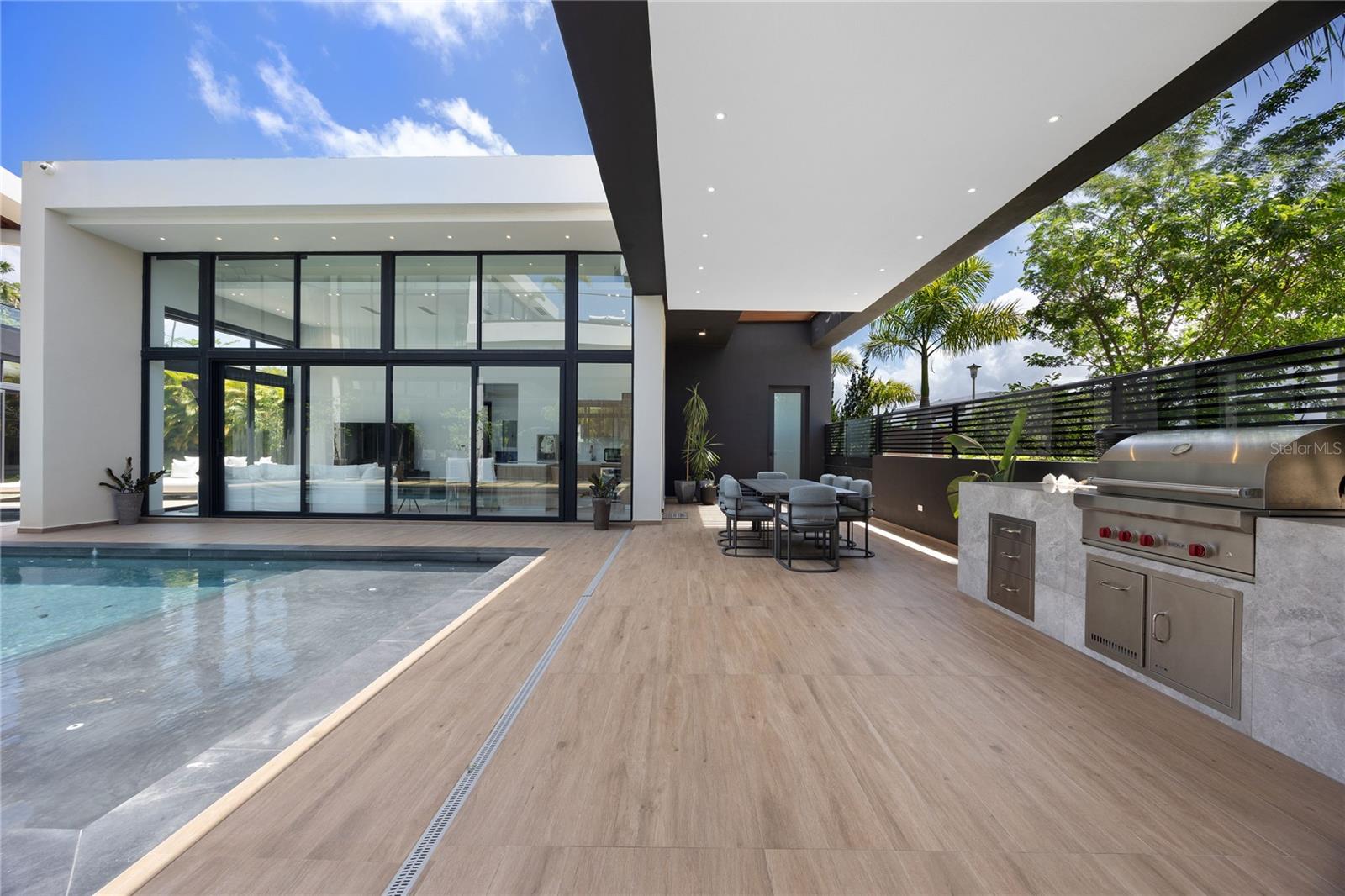 DORADO COUNTRY ESTATES - Residential