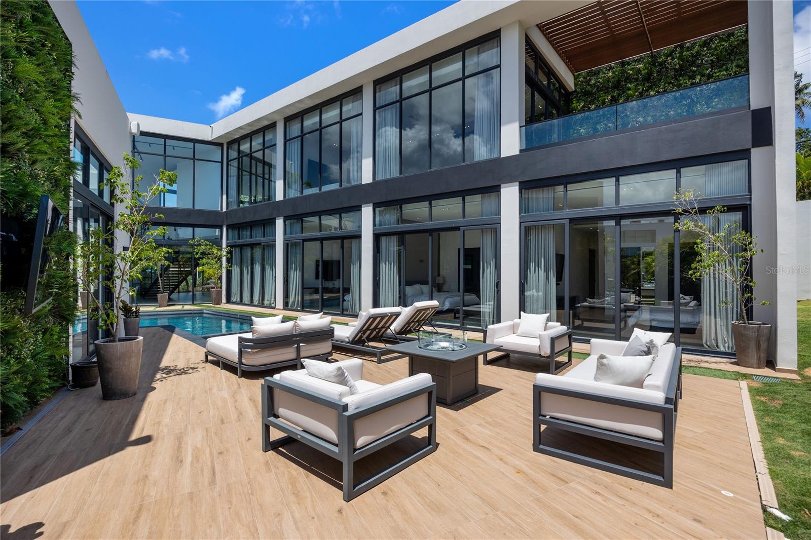 DORADO COUNTRY ESTATES - Residential