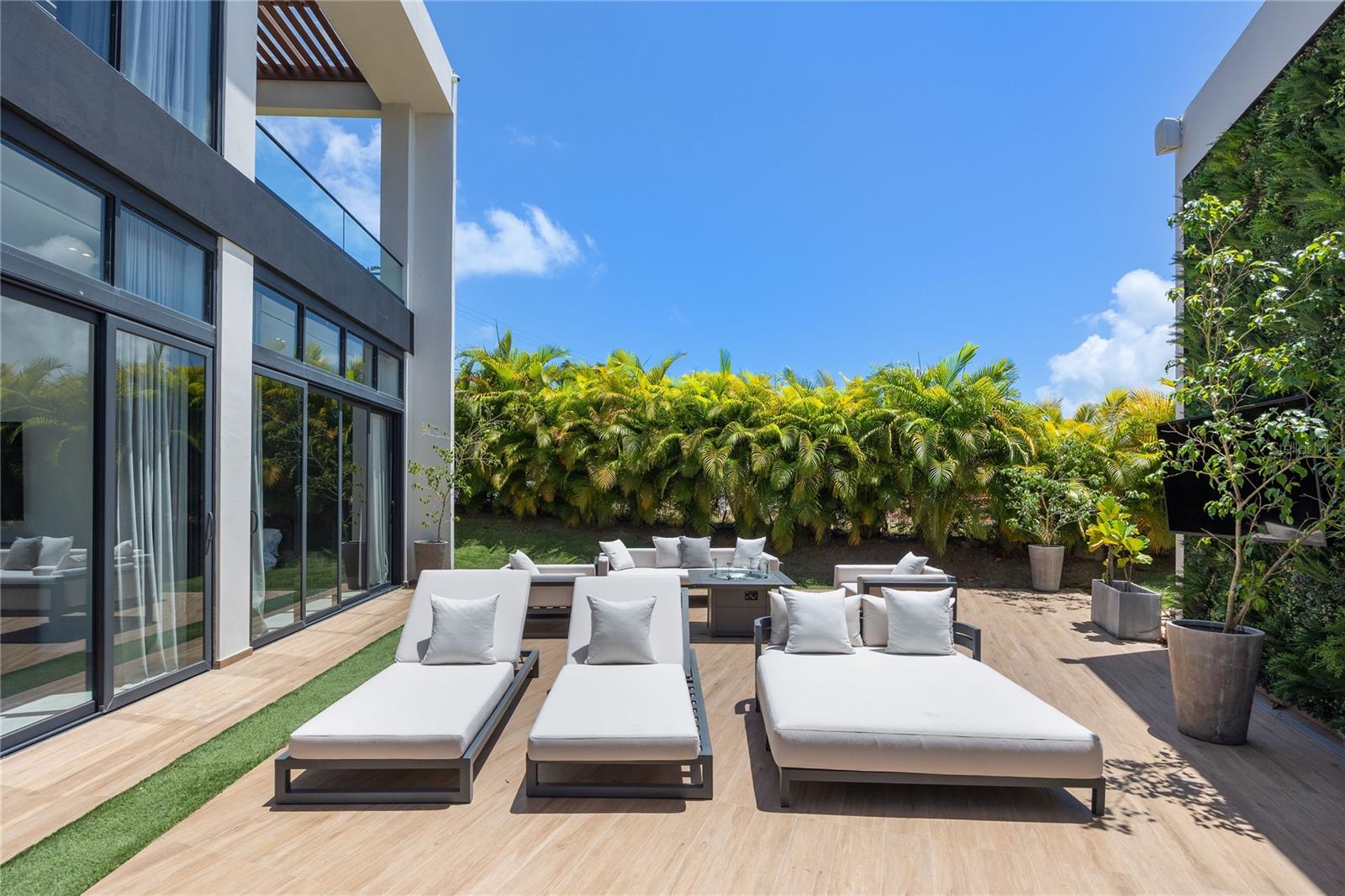 DORADO COUNTRY ESTATES - Residential
