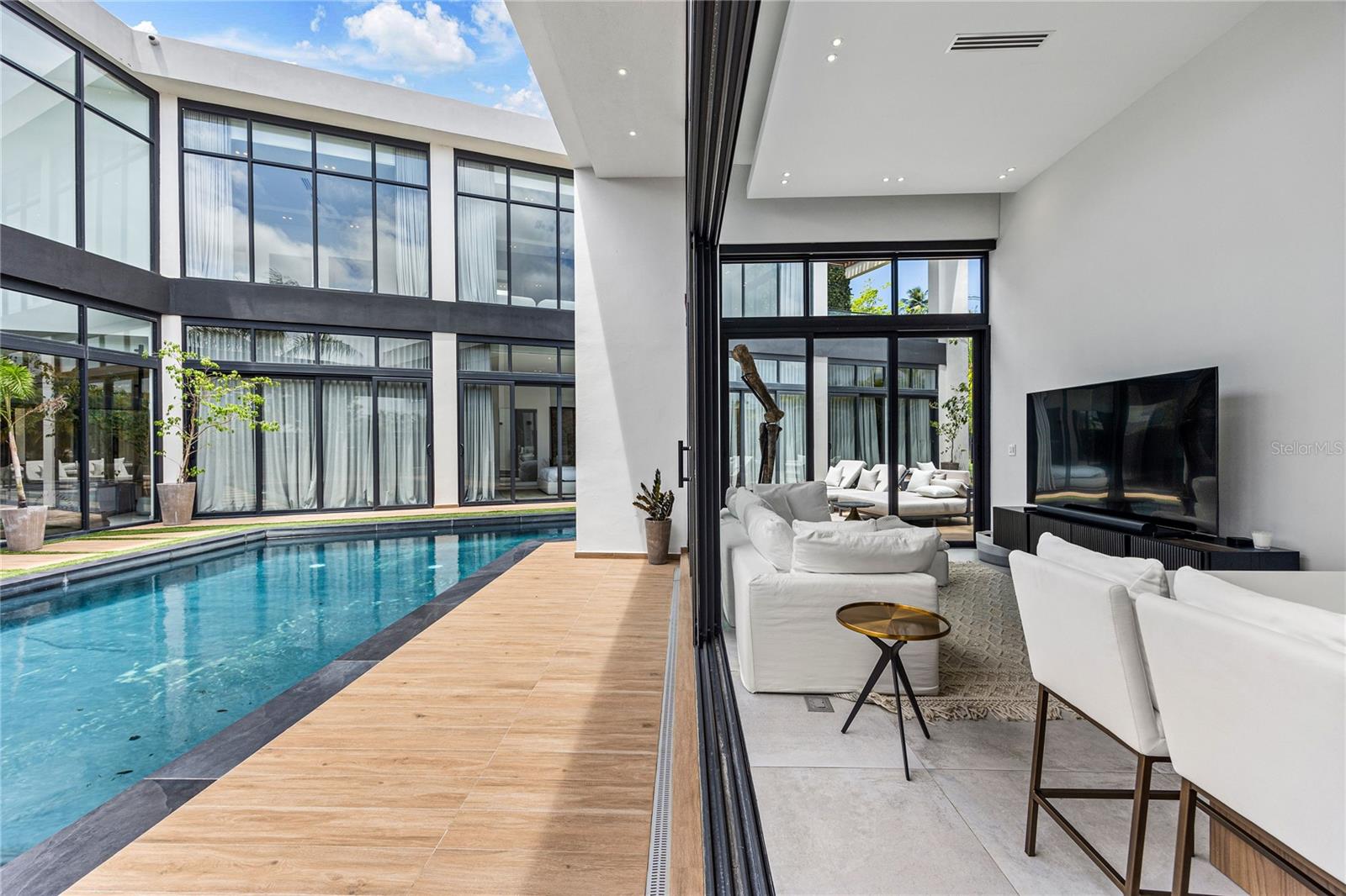 DORADO COUNTRY ESTATES - Residential