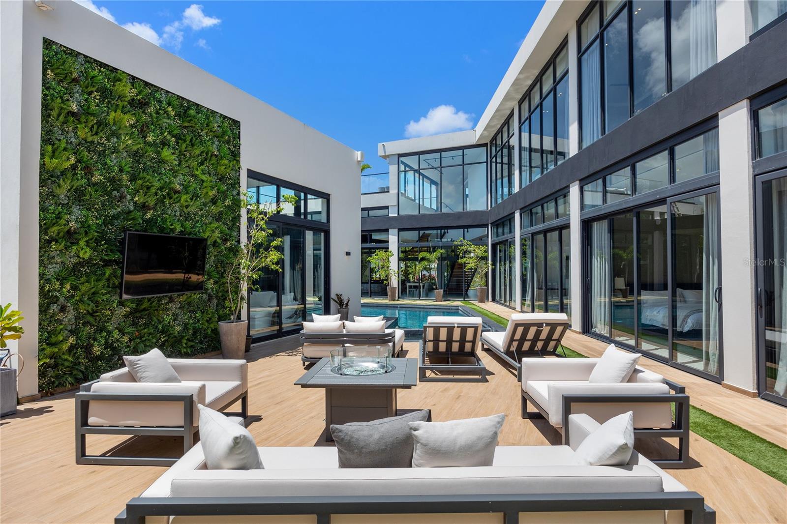 DORADO COUNTRY ESTATES - Residential