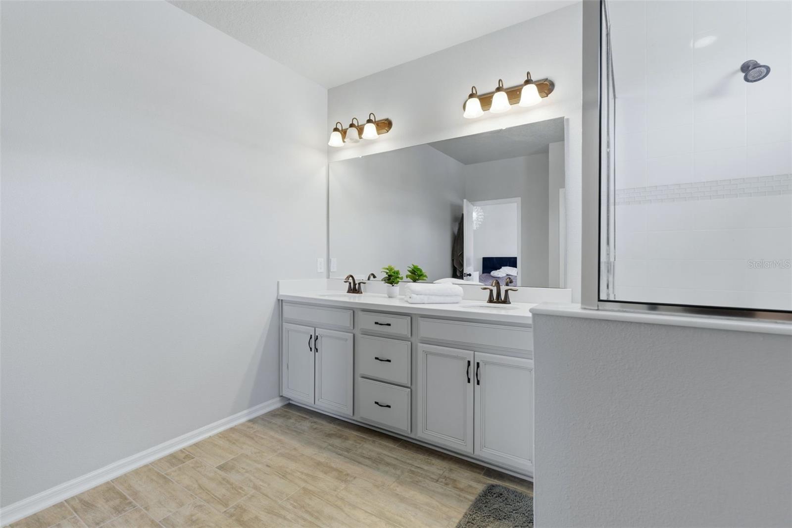 REAGAN POINTE - Residential