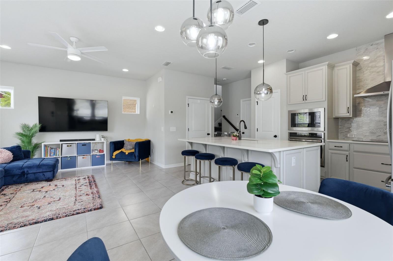 REAGAN POINTE - Residential