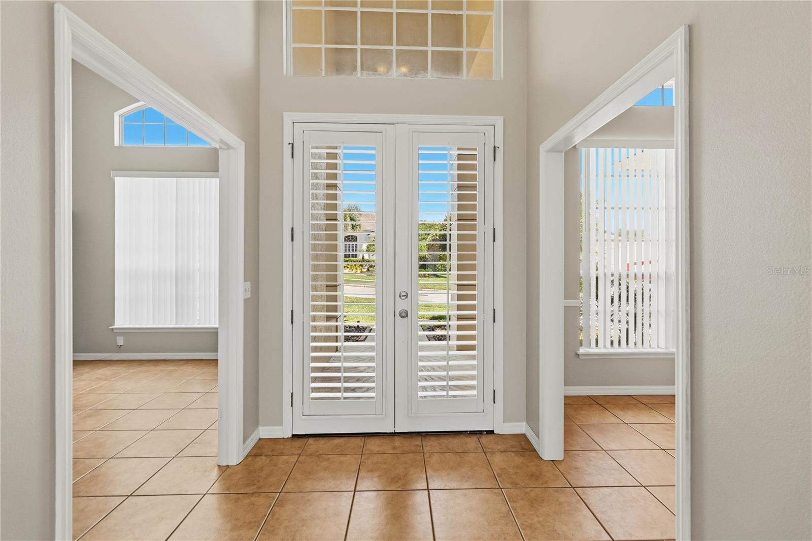 8122 CANYON LAKE CIRCLE