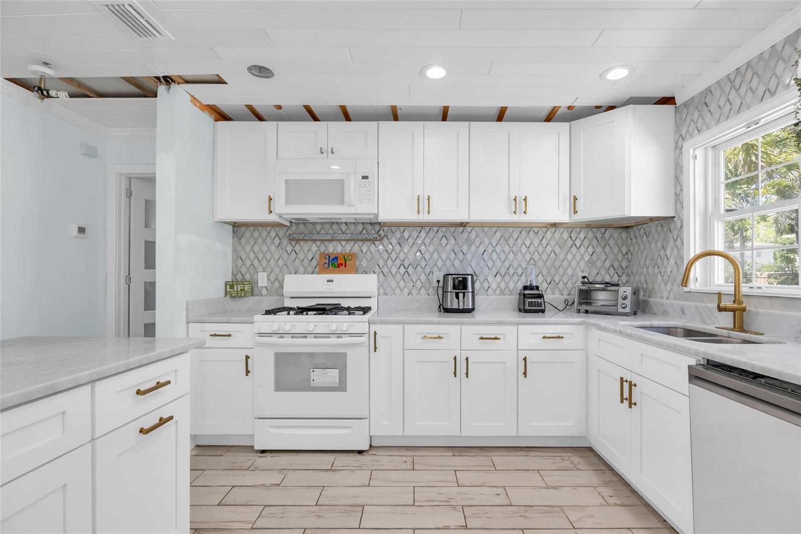 OVERLOOK DRIVE ESTATE - Residential