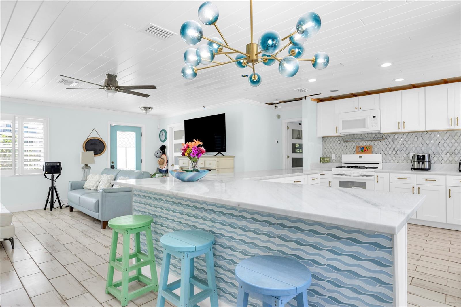 OVERLOOK DRIVE ESTATE - Residential