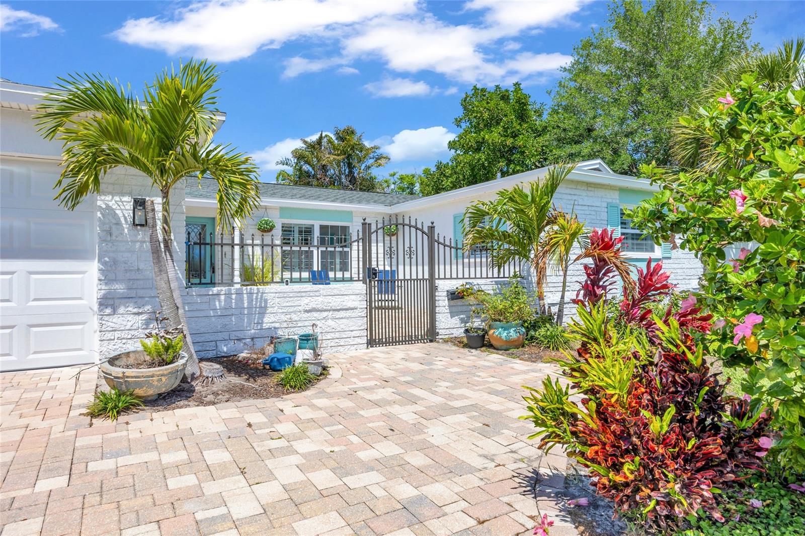 OVERLOOK DRIVE ESTATE - Residential