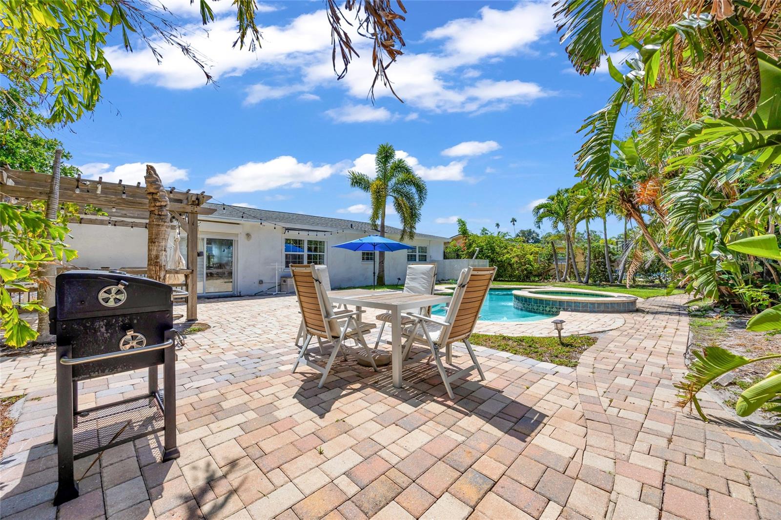 OVERLOOK DRIVE ESTATE - Residential