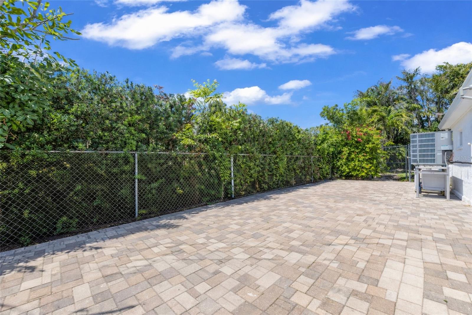 OVERLOOK DRIVE ESTATE - Residential