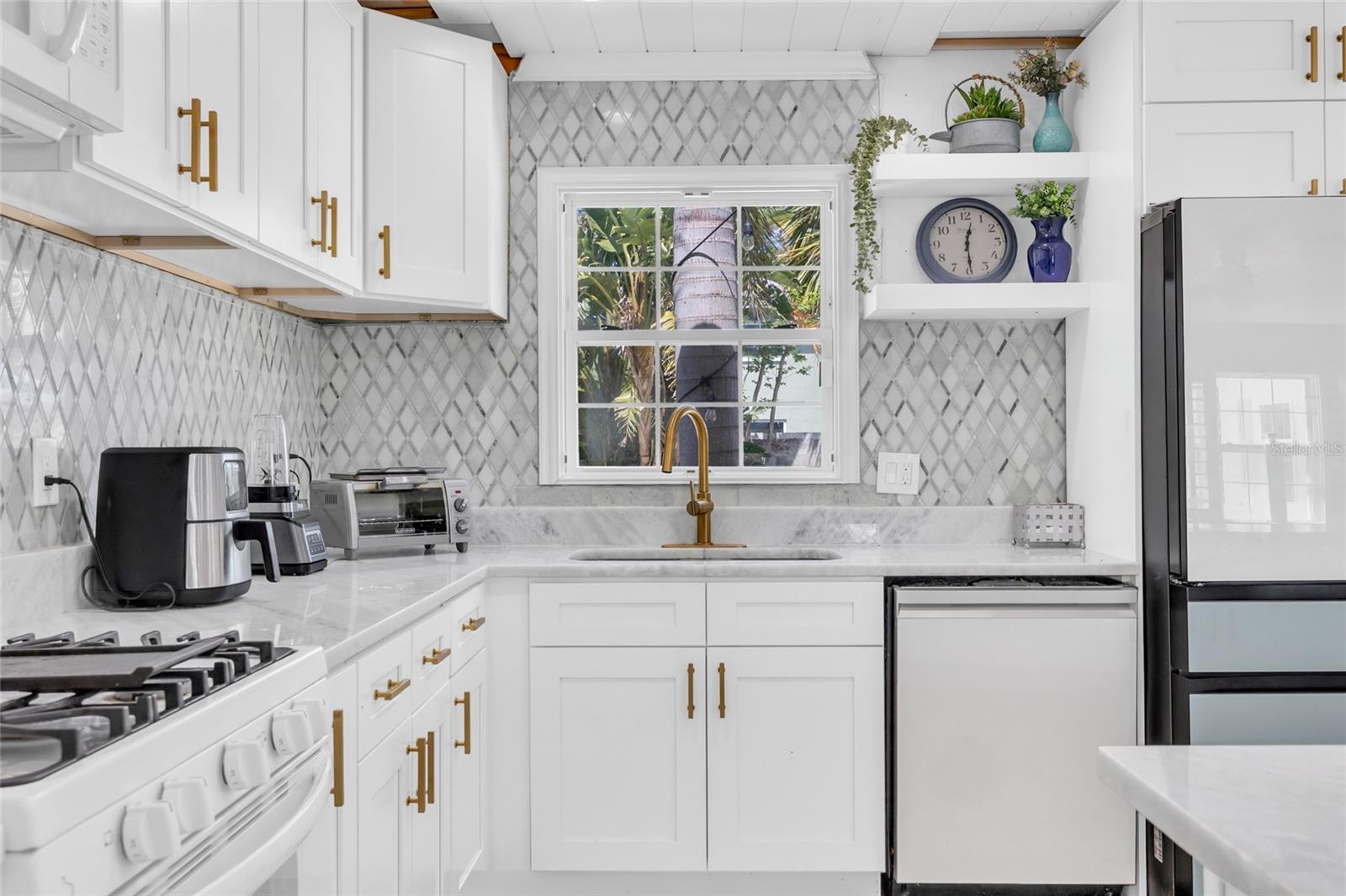 OVERLOOK DRIVE ESTATE - Residential