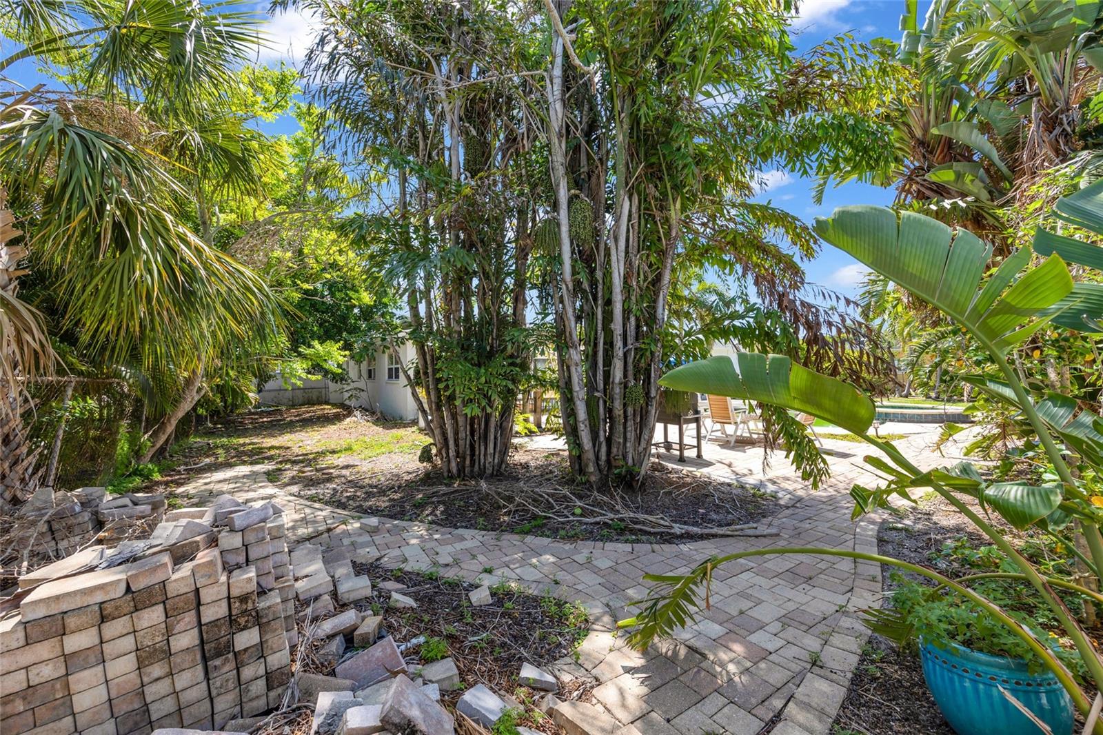 OVERLOOK DRIVE ESTATE - Residential