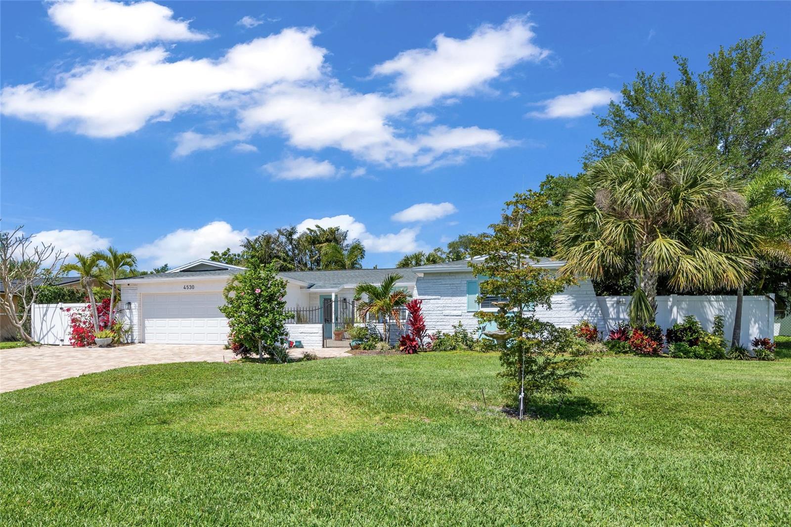 OVERLOOK DRIVE ESTATE - Residential