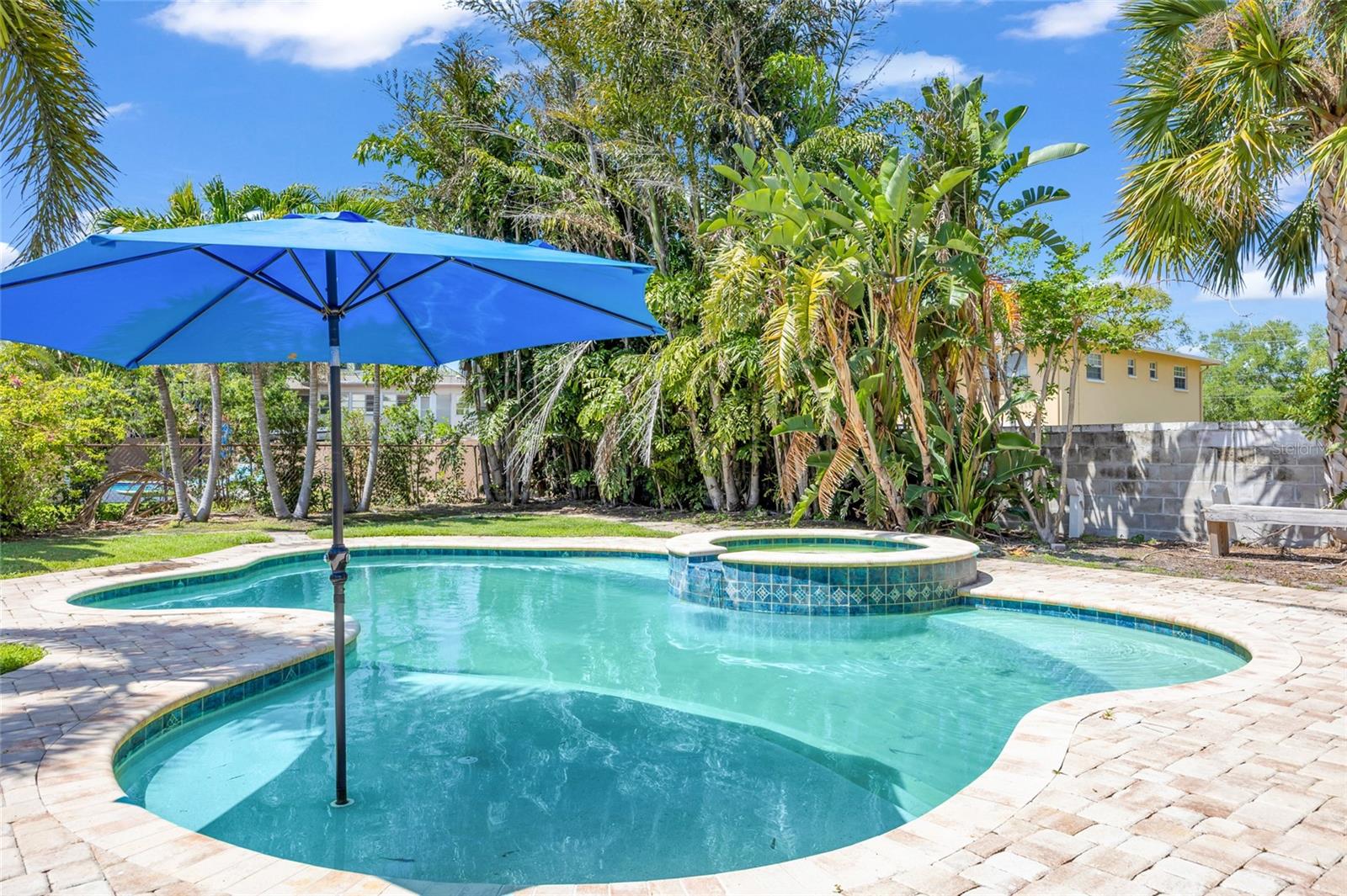 OVERLOOK DRIVE ESTATE - Residential