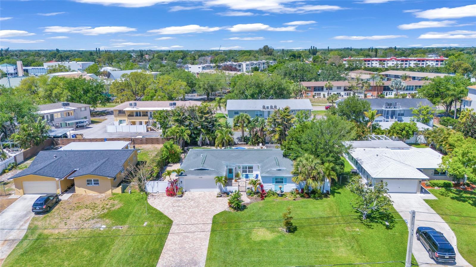 OVERLOOK DRIVE ESTATE - Residential