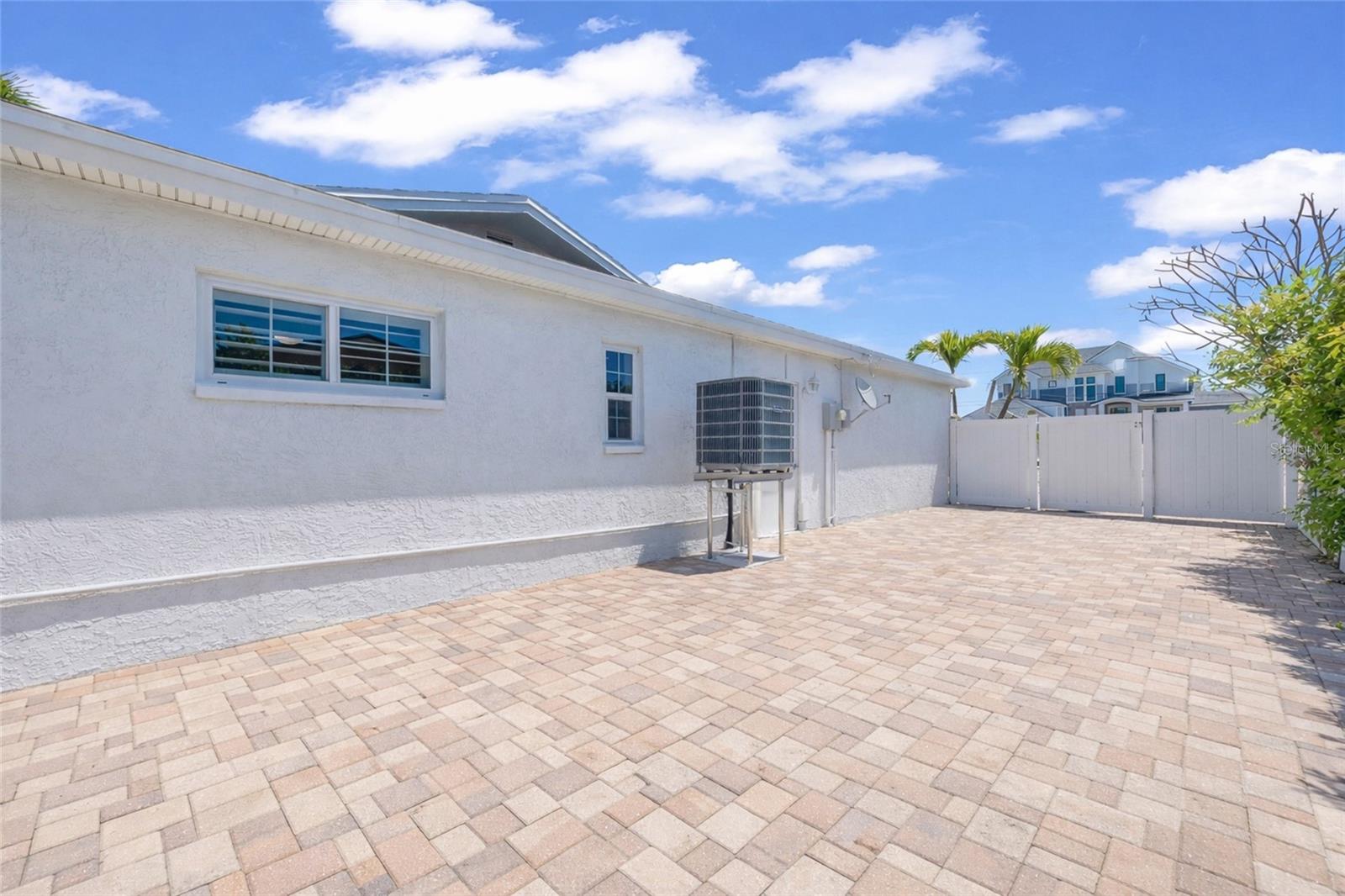 OVERLOOK DRIVE ESTATE - Residential