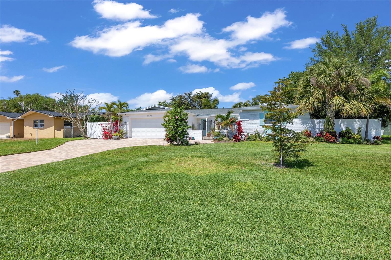 OVERLOOK DRIVE ESTATE - Residential