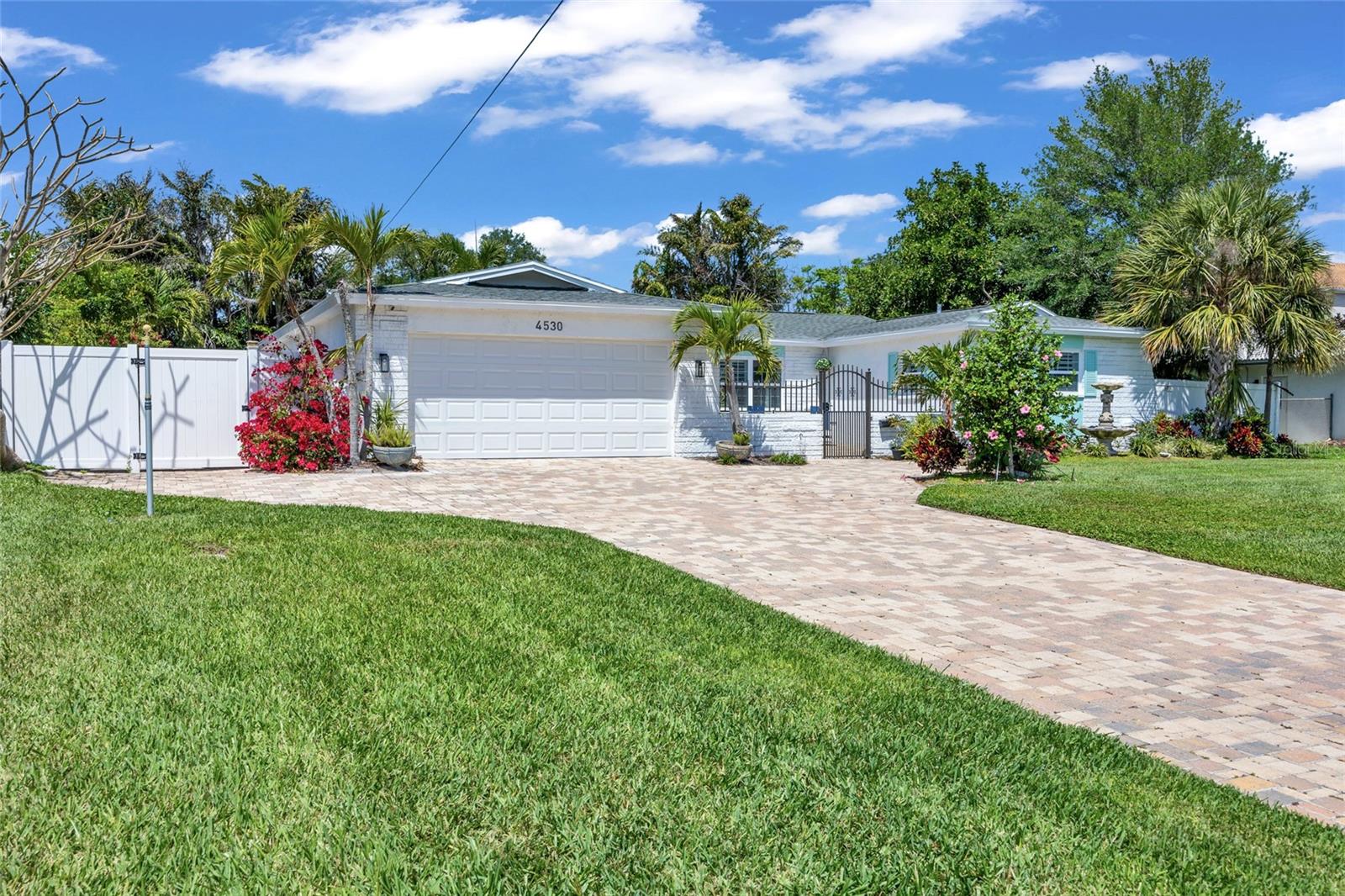 OVERLOOK DRIVE ESTATE - Residential