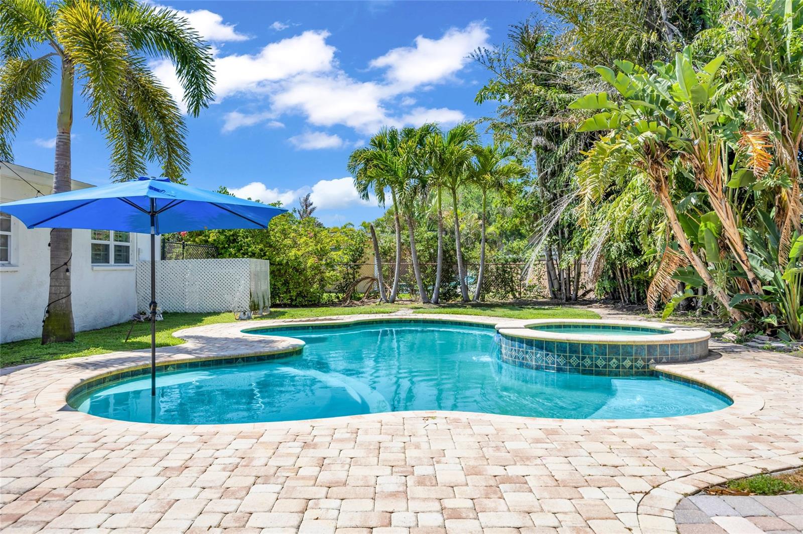 OVERLOOK DRIVE ESTATE - Residential