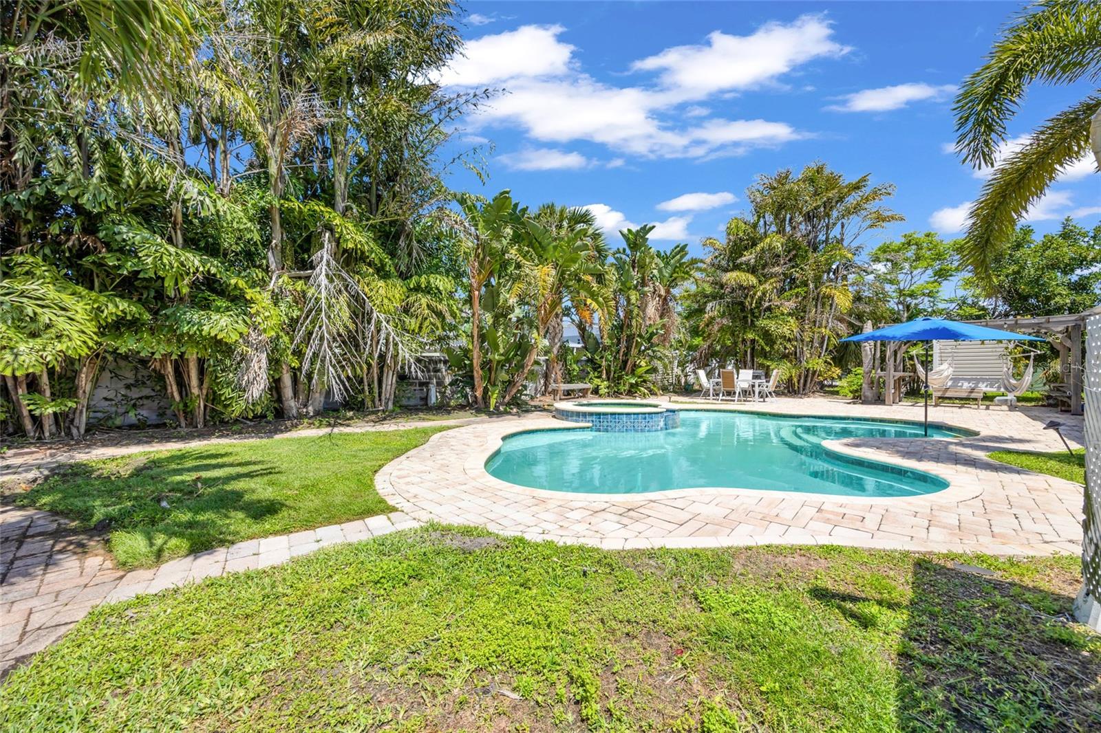 OVERLOOK DRIVE ESTATE - Residential