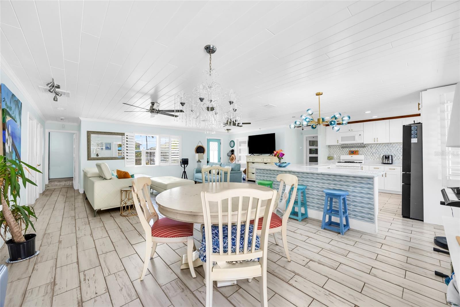 OVERLOOK DRIVE ESTATE - Residential