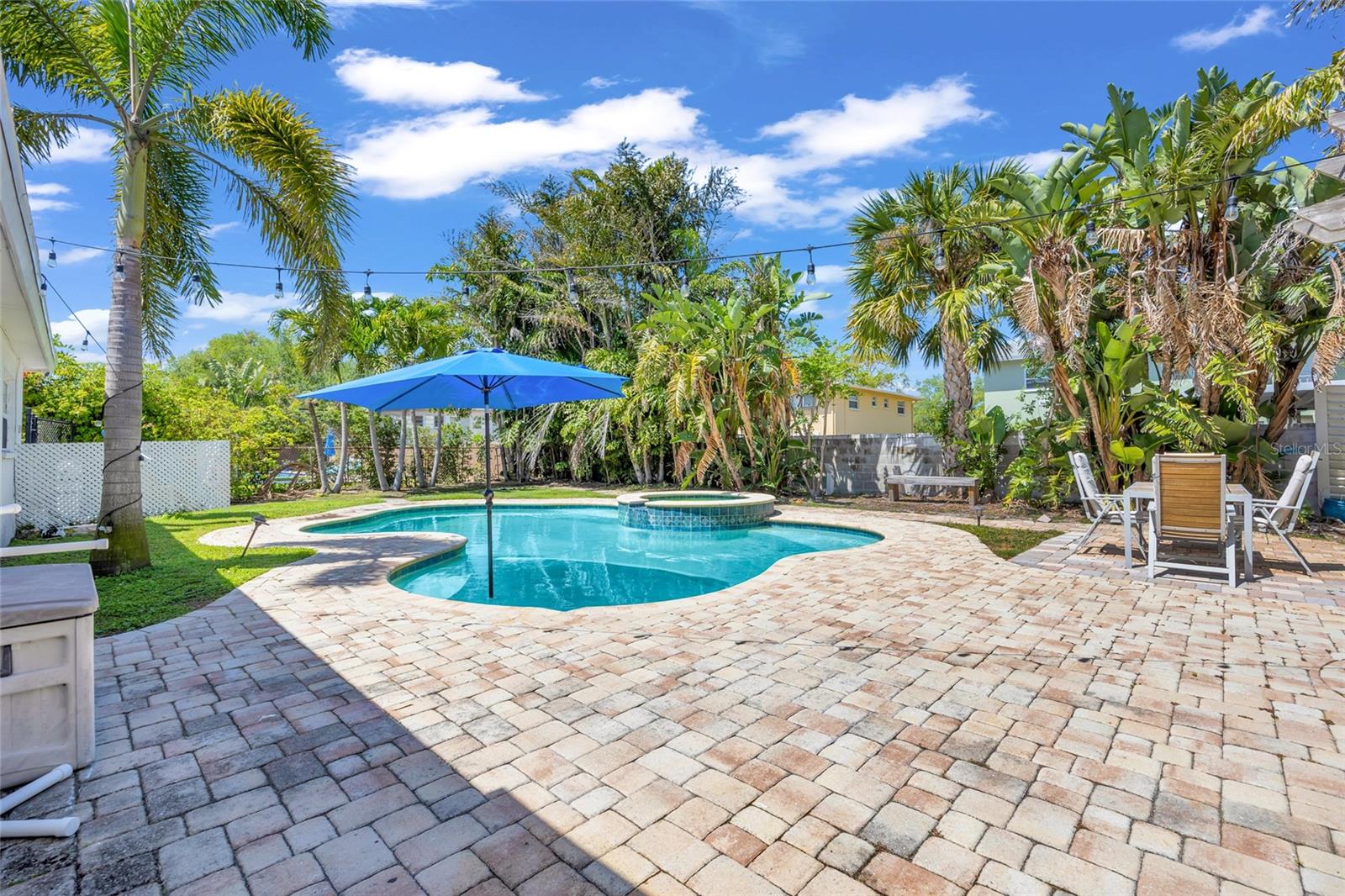 OVERLOOK DRIVE ESTATE - Residential