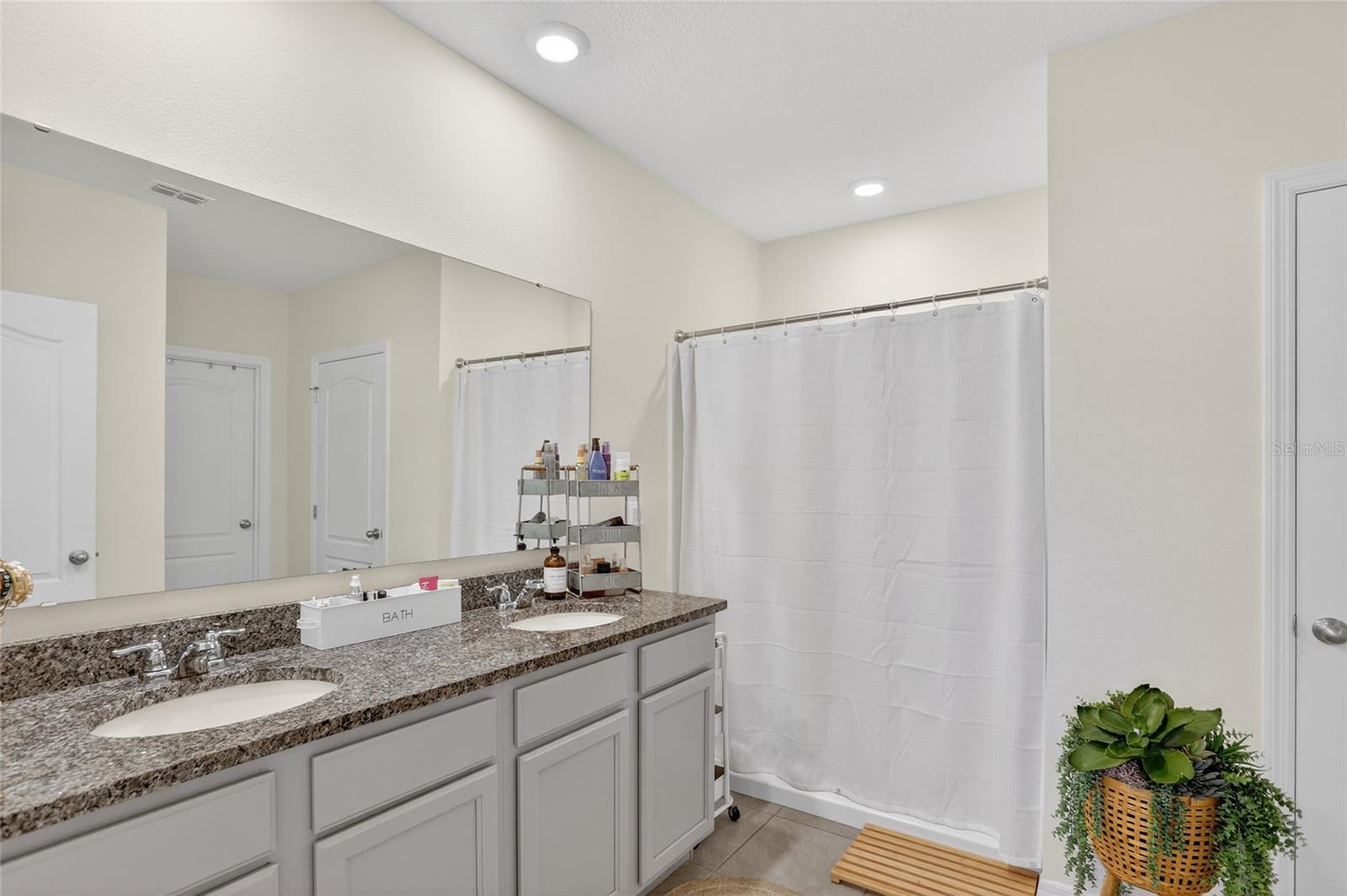 TIMBERWALAKE PH 2 - Residential